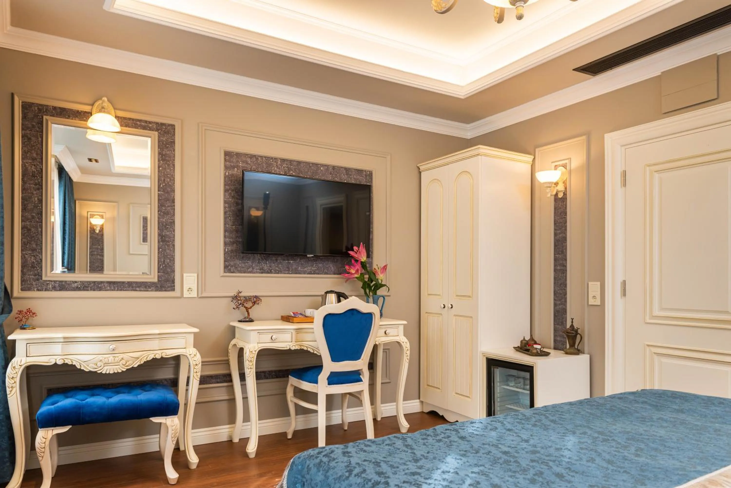 Bed in Begonville Mansion Oldcity