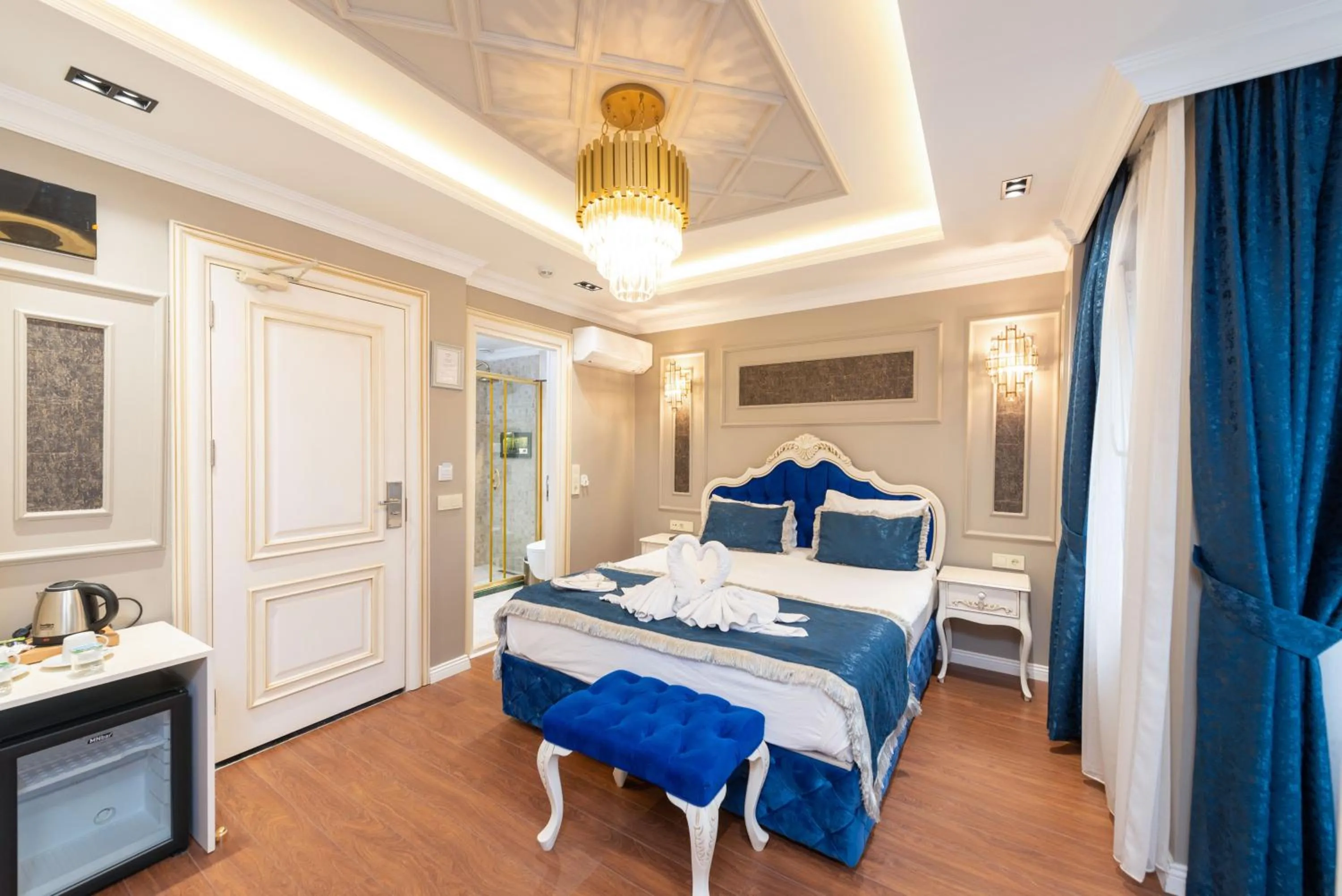 Bed in Begonville Mansion Oldcity