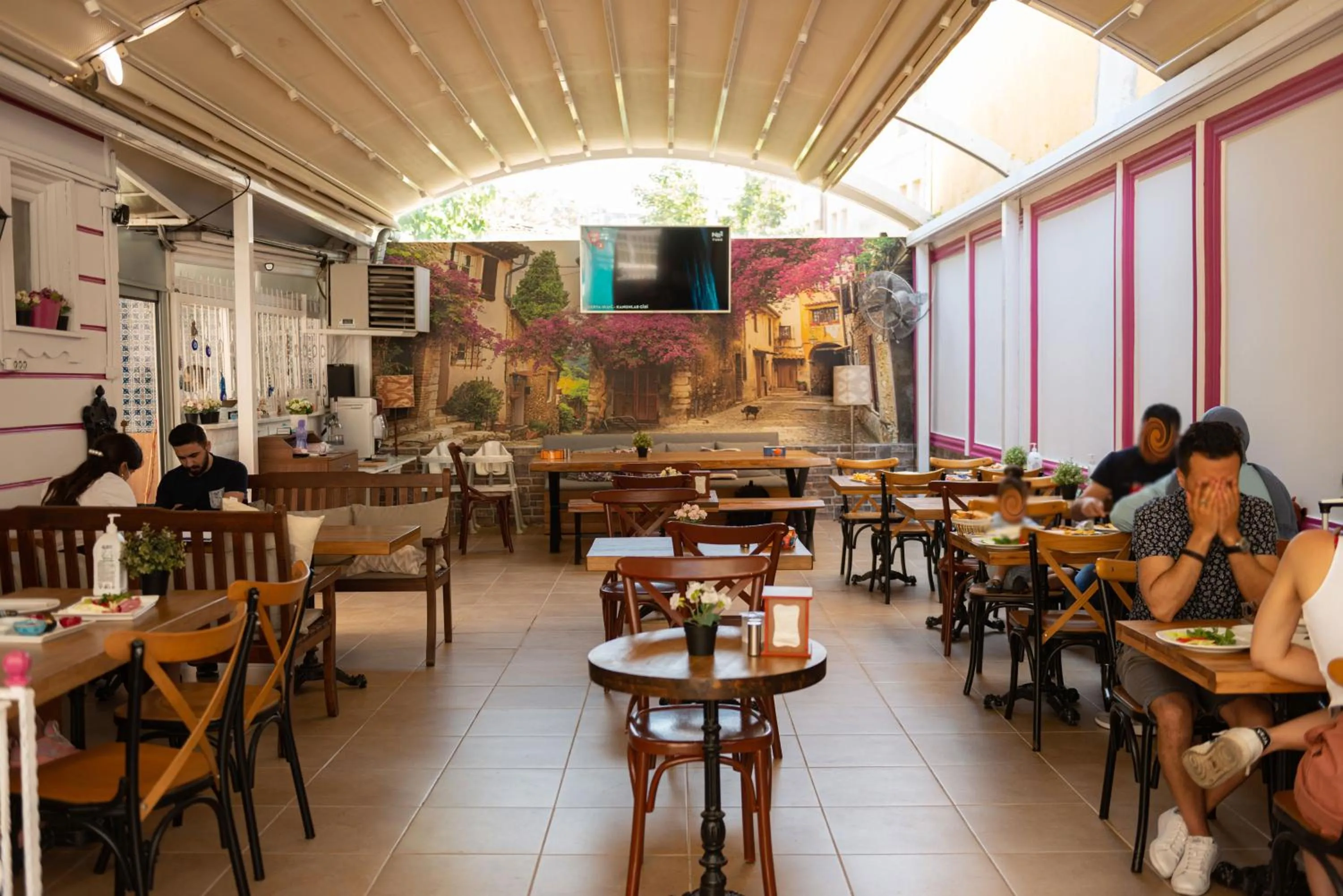 Restaurant/places to eat in Begonville Mansion Oldcity