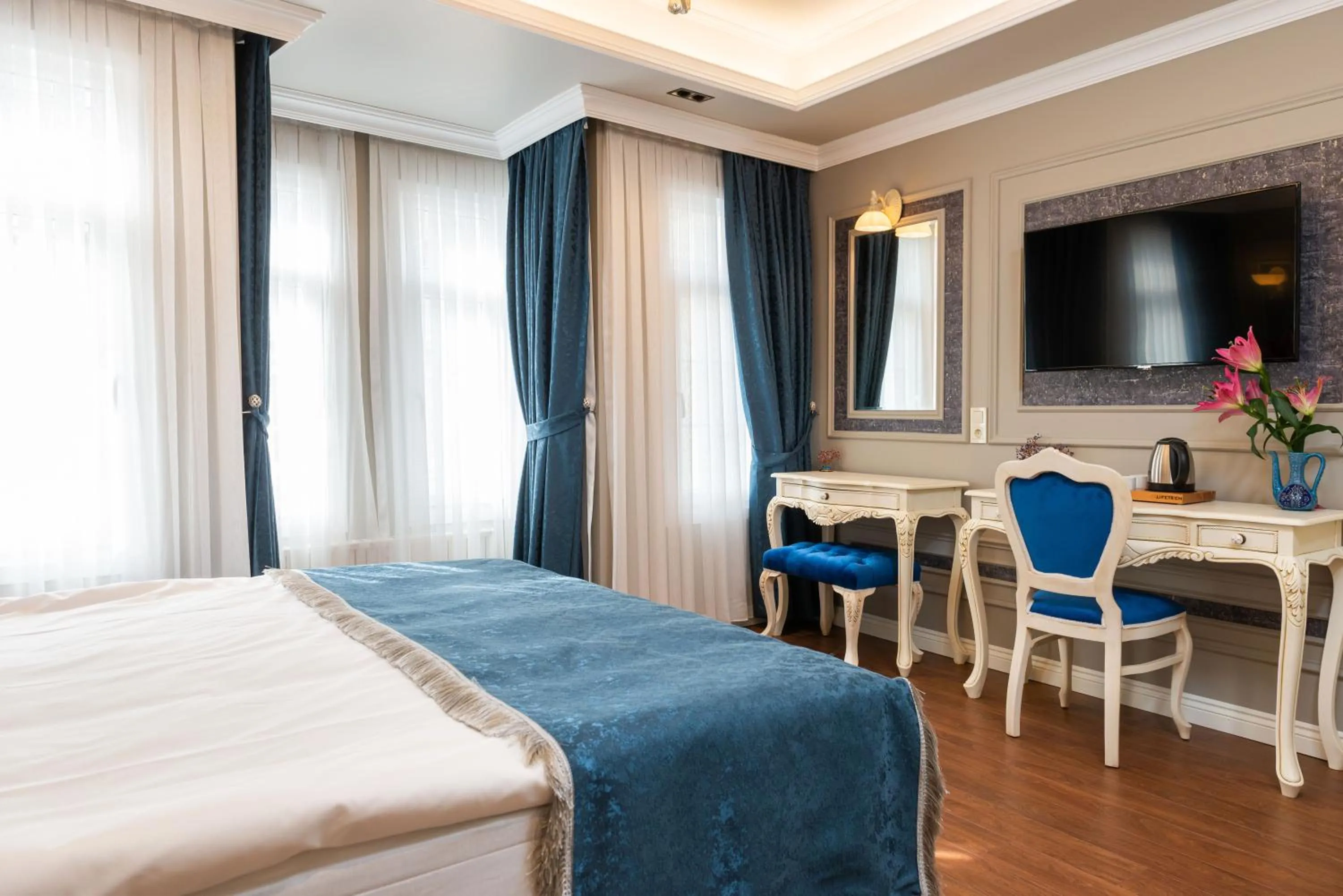 Photo of the whole room, Bed in Begonville Mansion Oldcity