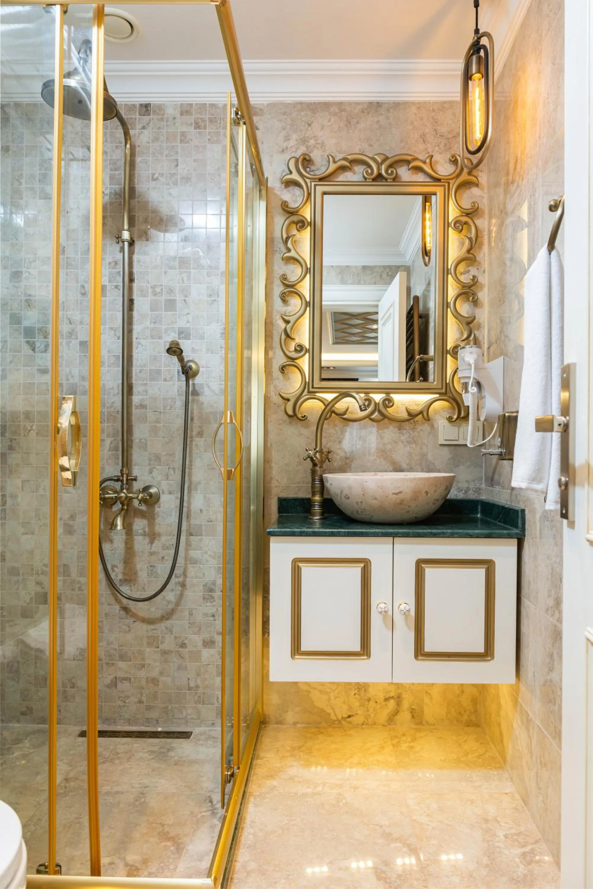 Bathroom in Begonville Mansion Oldcity