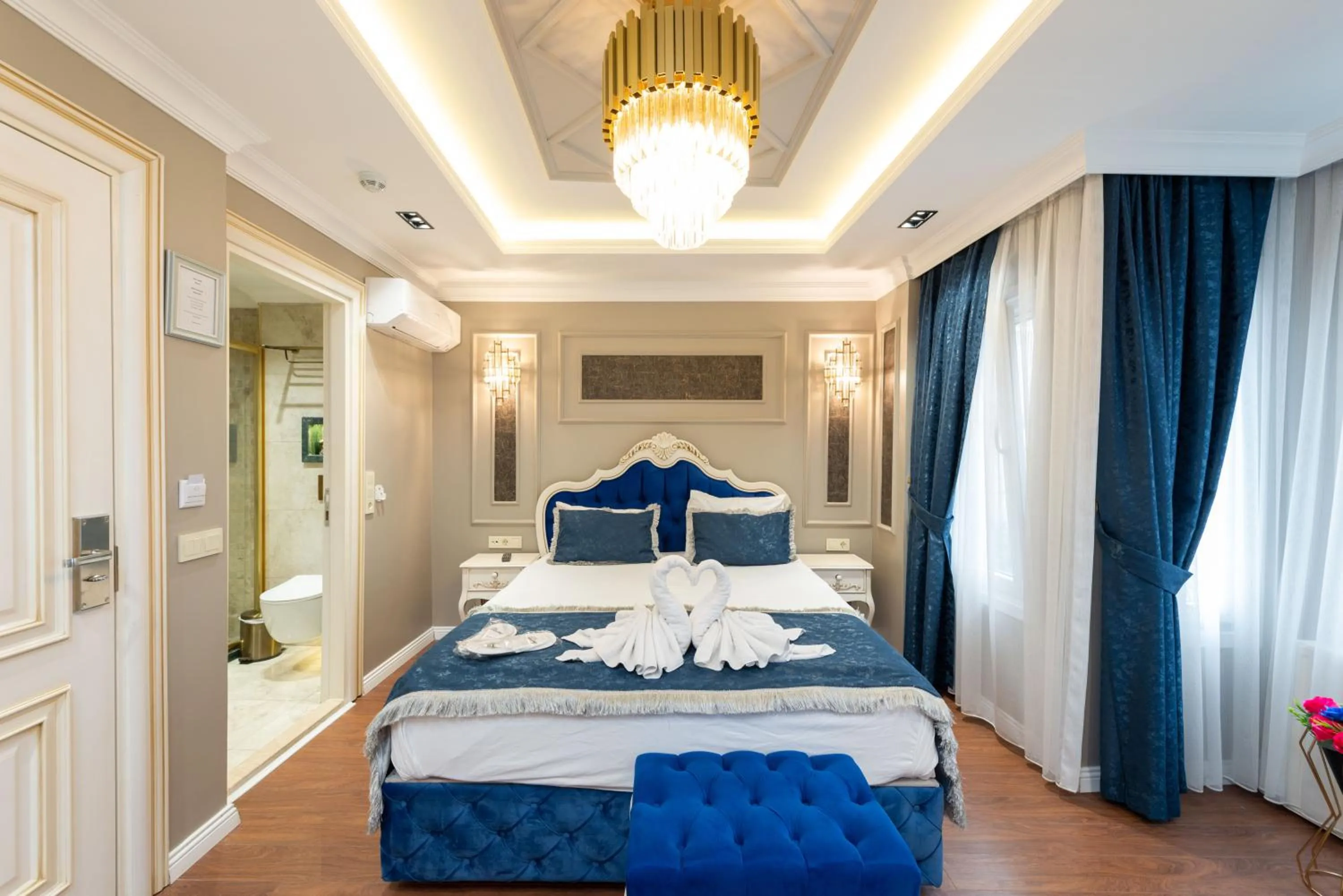 Bed in Begonville Mansion Oldcity