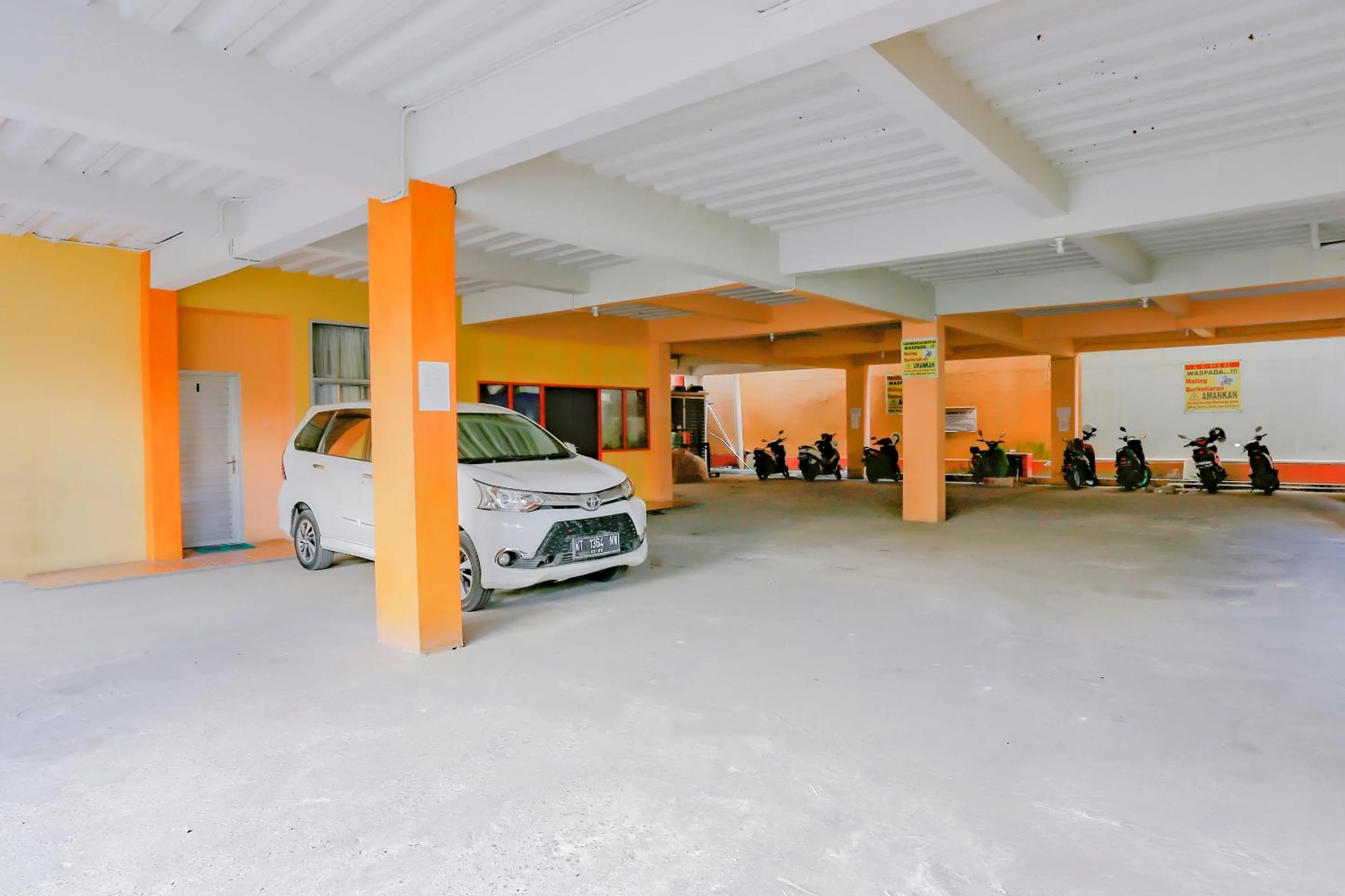 Property building in RedDoorz Syariah at Jalan Pramuka