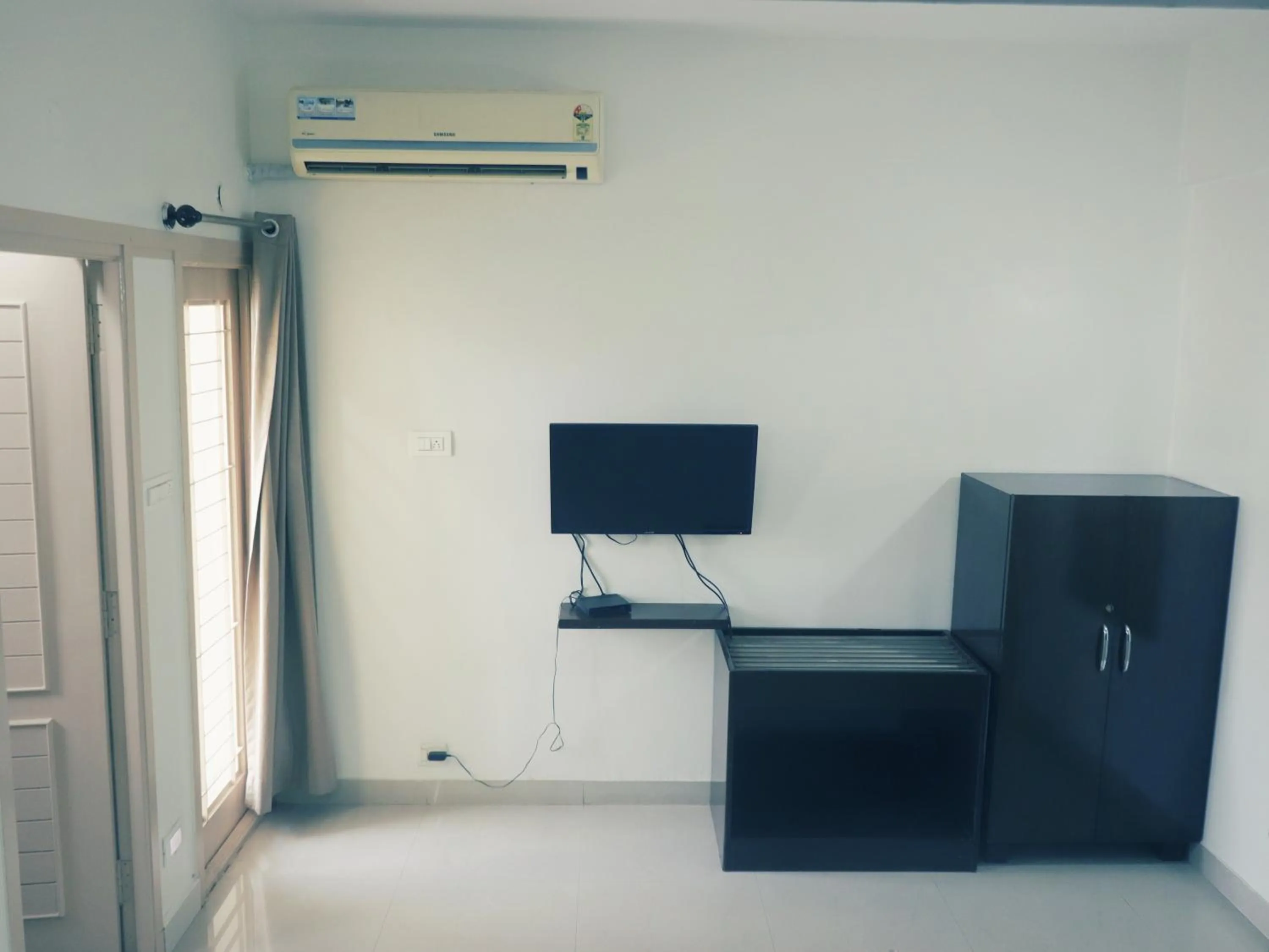 TV and multimedia in The Green Path Eco Hotel