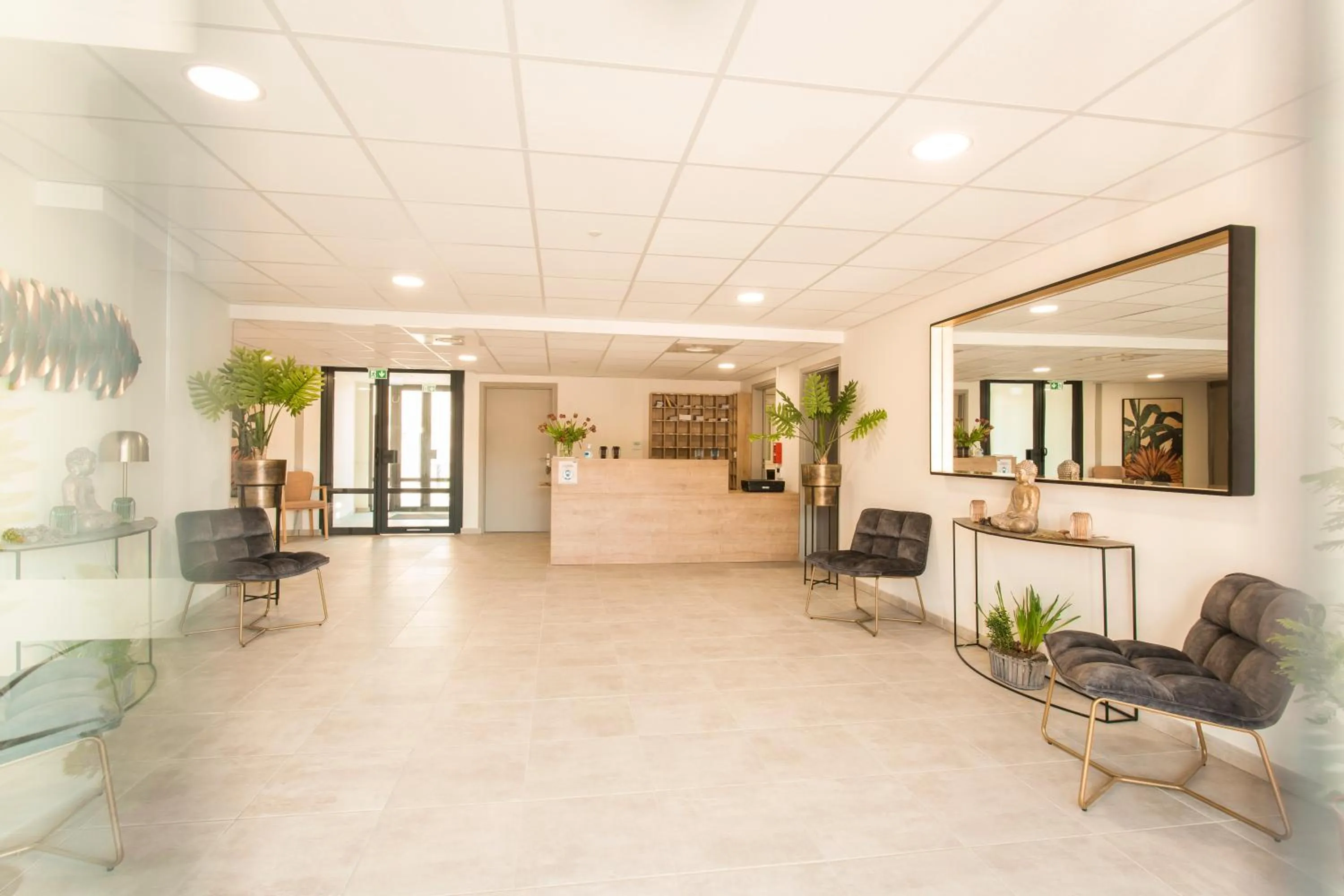 Lobby or reception in Zenao Appart'hôtels Villeneuve-lès-Avignon