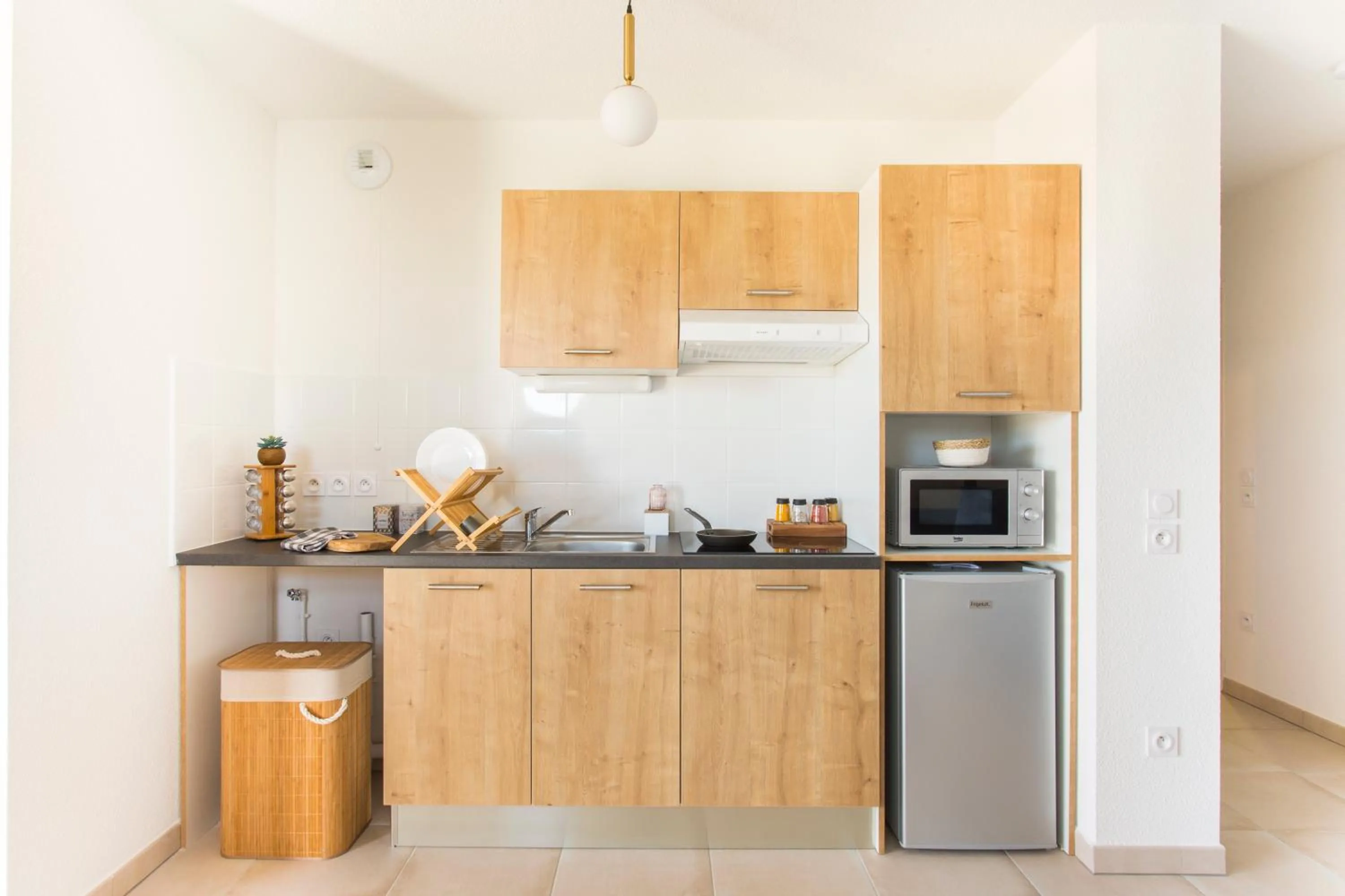 Kitchen or kitchenette in Zenao Appart'hôtels Villeneuve-lès-Avignon