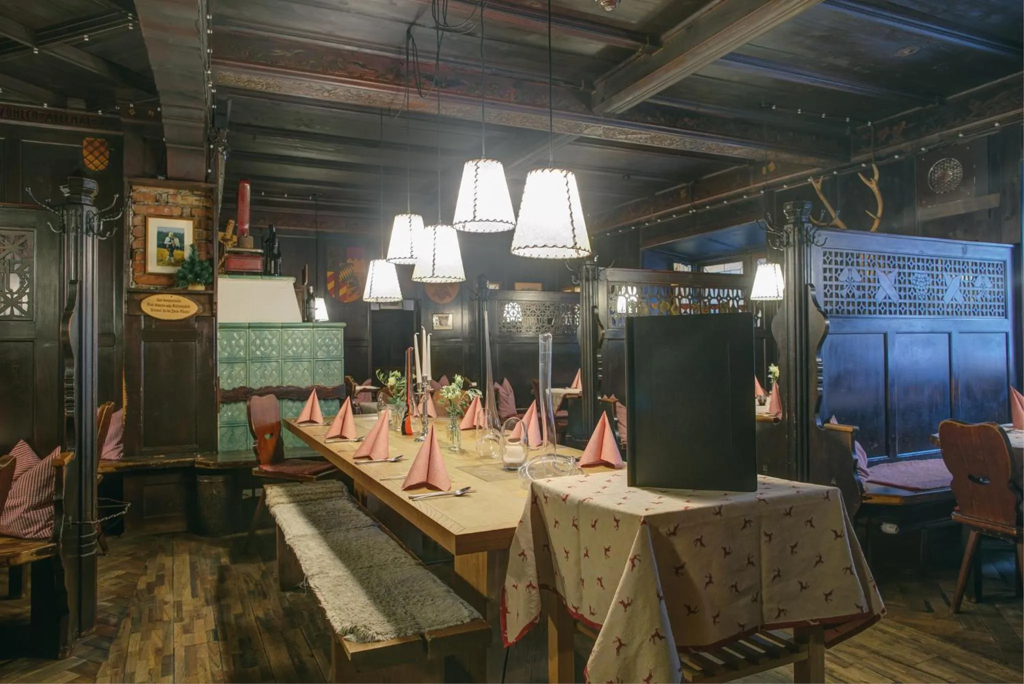 Restaurant/places to eat in Boutique Hotel im Auracher Löchl