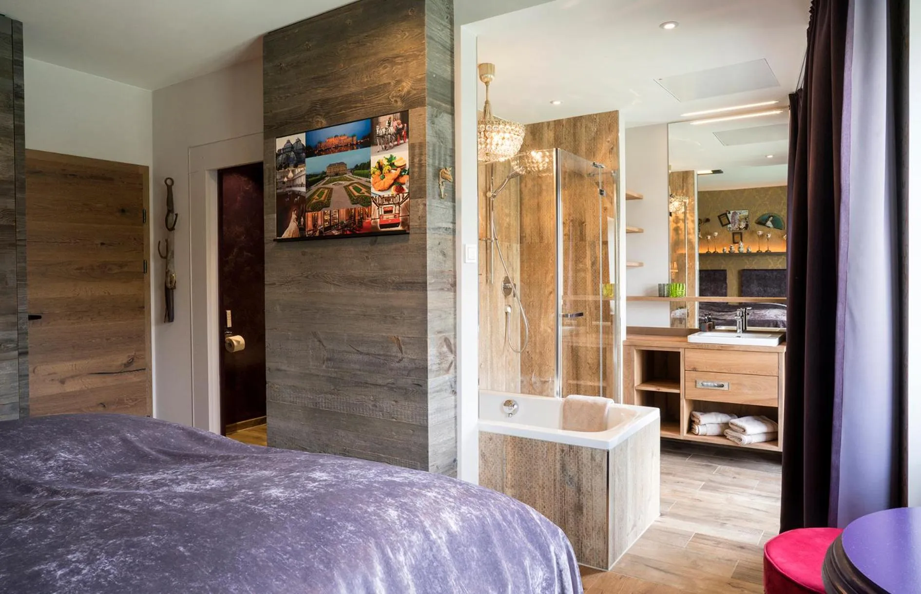 Bathroom, Bed in Boutique Hotel im Auracher Löchl