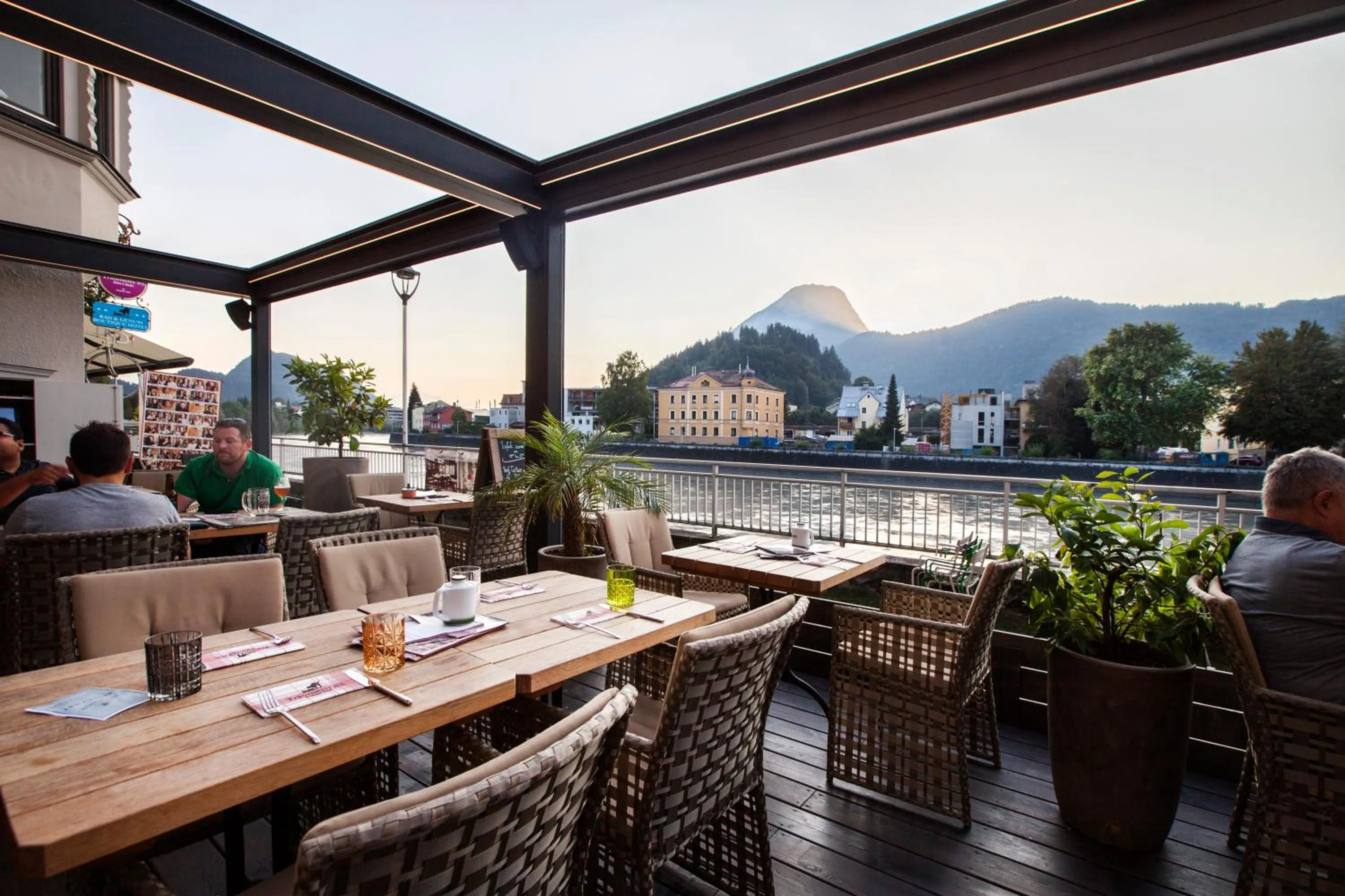 Restaurant/places to eat in Boutique Hotel im Auracher Löchl