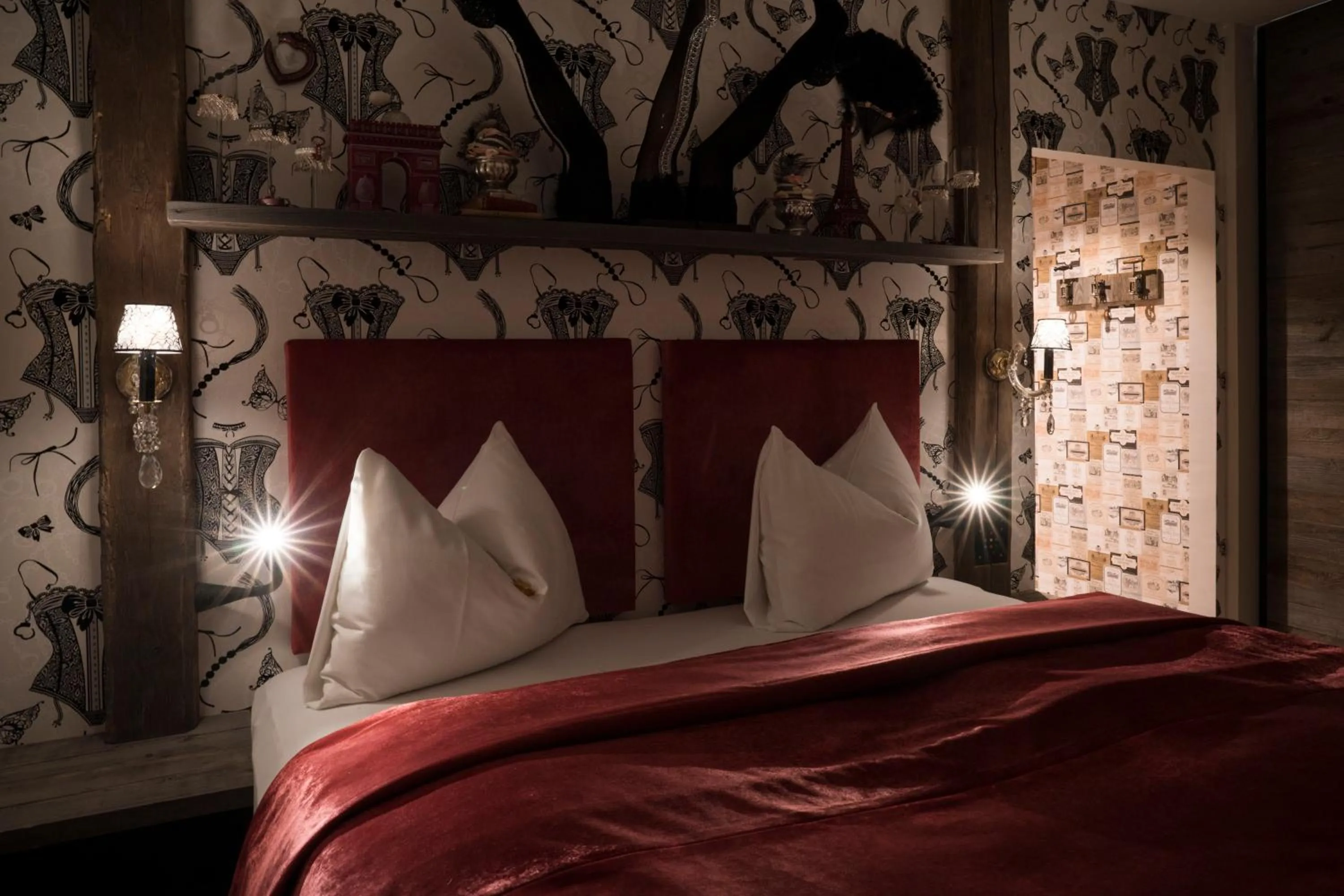 Photo of the whole room, Bed in Boutique Hotel im Auracher Löchl