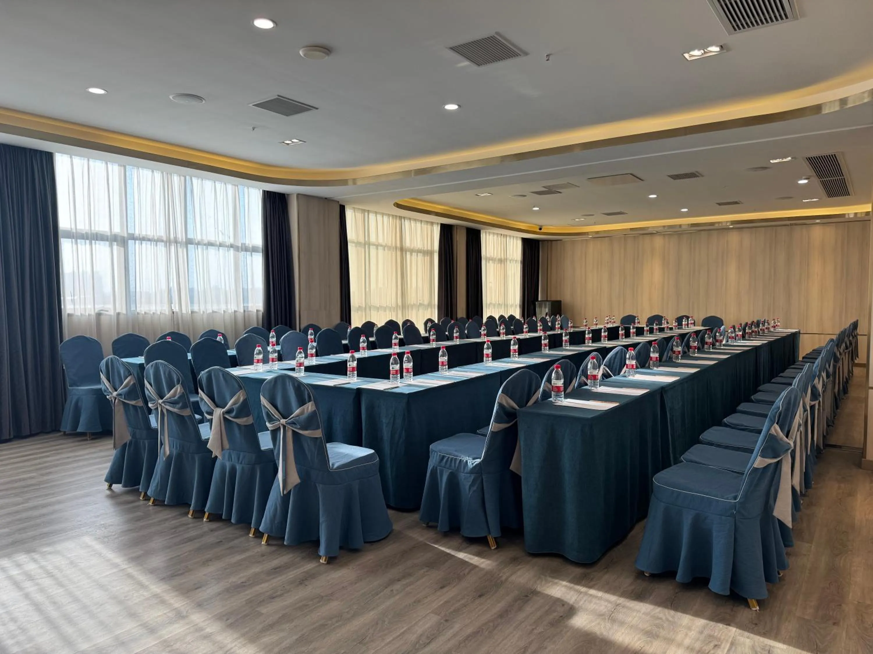 Meeting/conference room in Country Inn&Suites by Radisson, Shanghai PVG