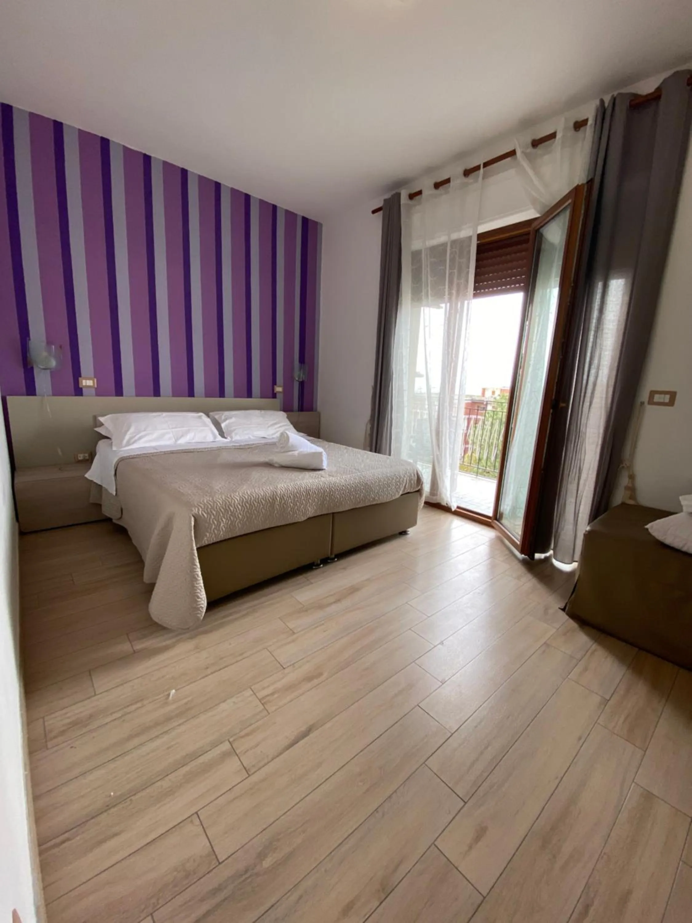 Photo of the whole room in Sorrento Inn Lodge