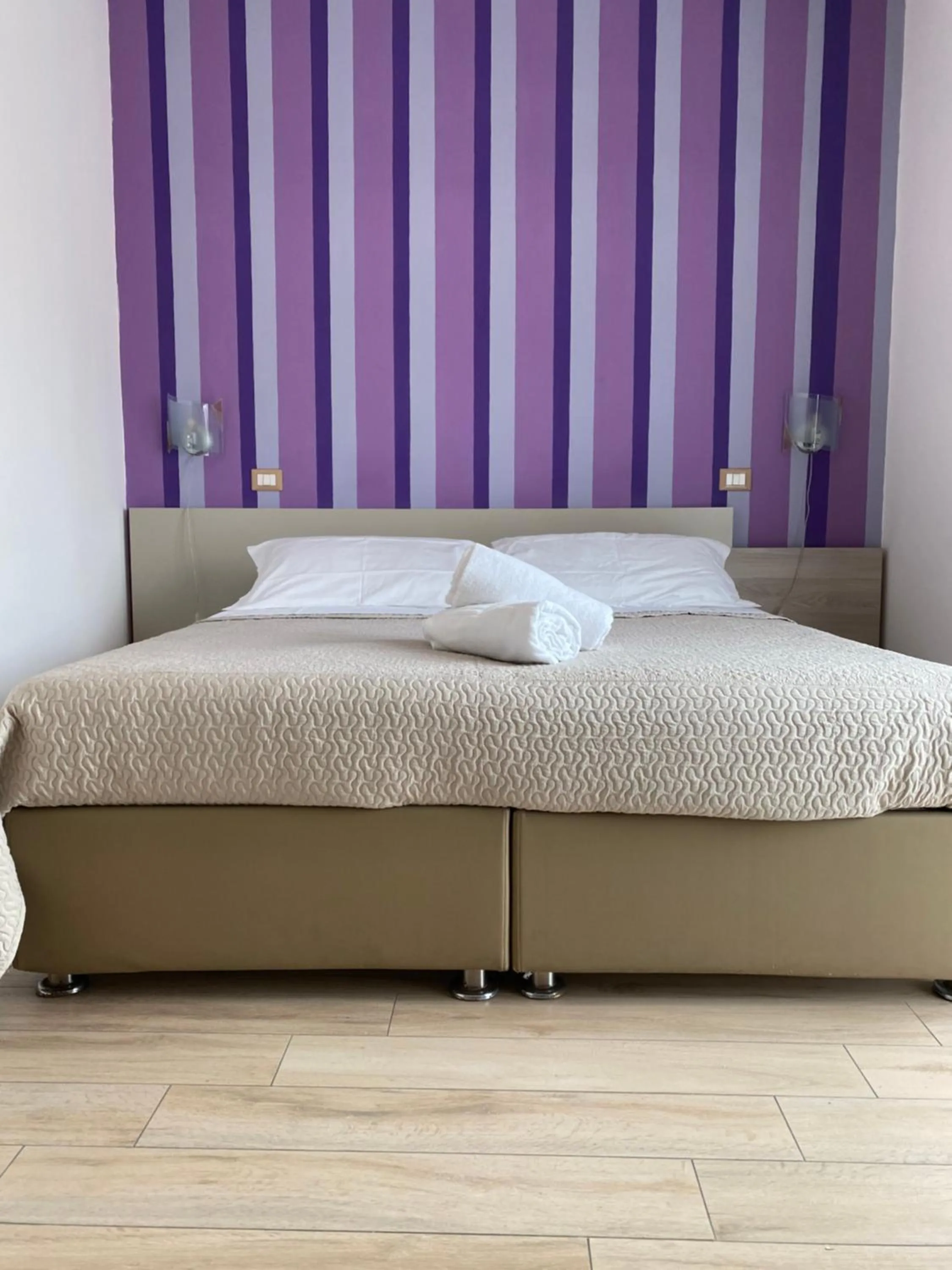 Bedroom in Sorrento Inn Lodge