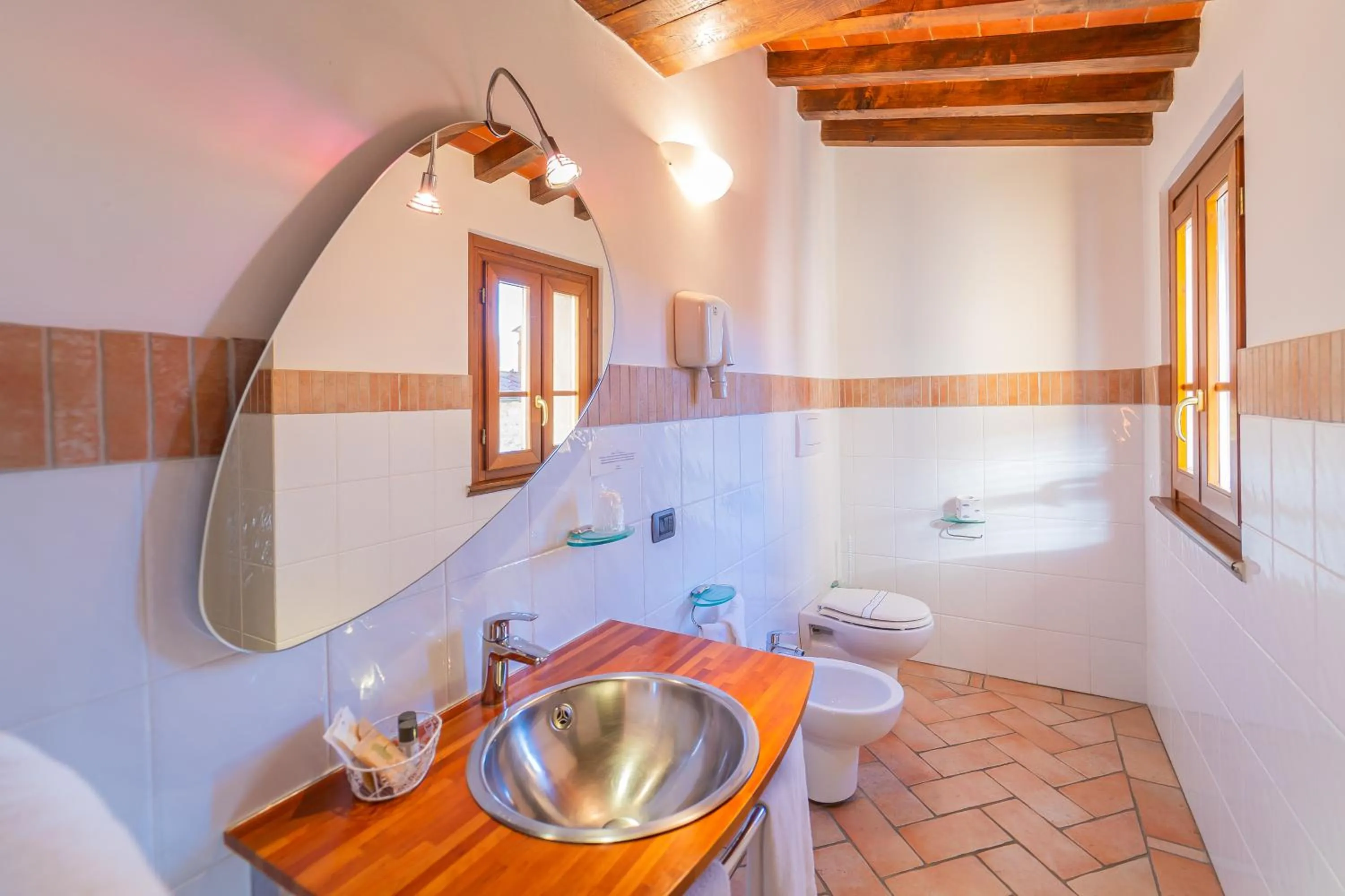 Bathroom in Albergo Falterona