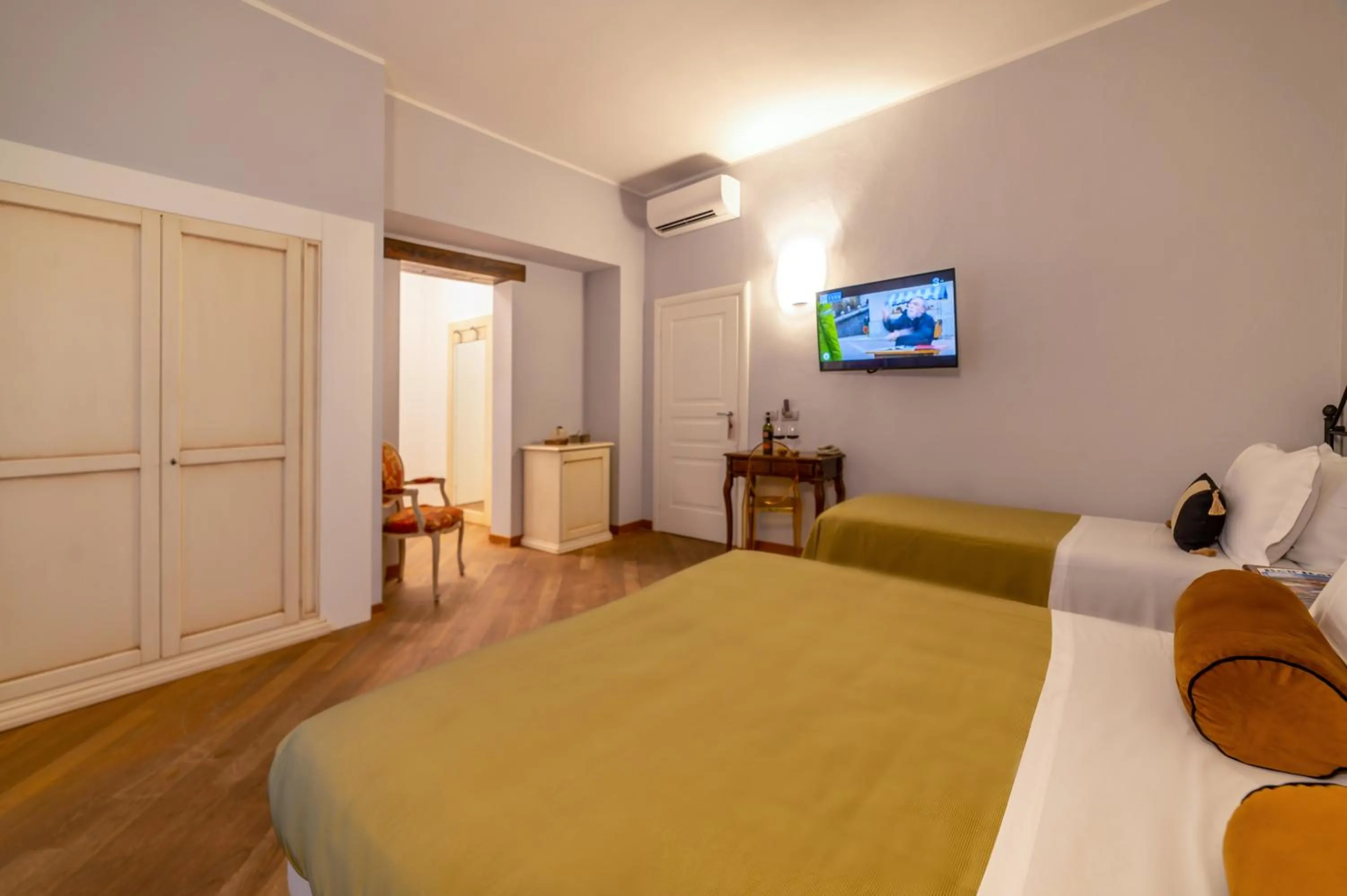 Photo of the whole room, Bed in Albergo Falterona