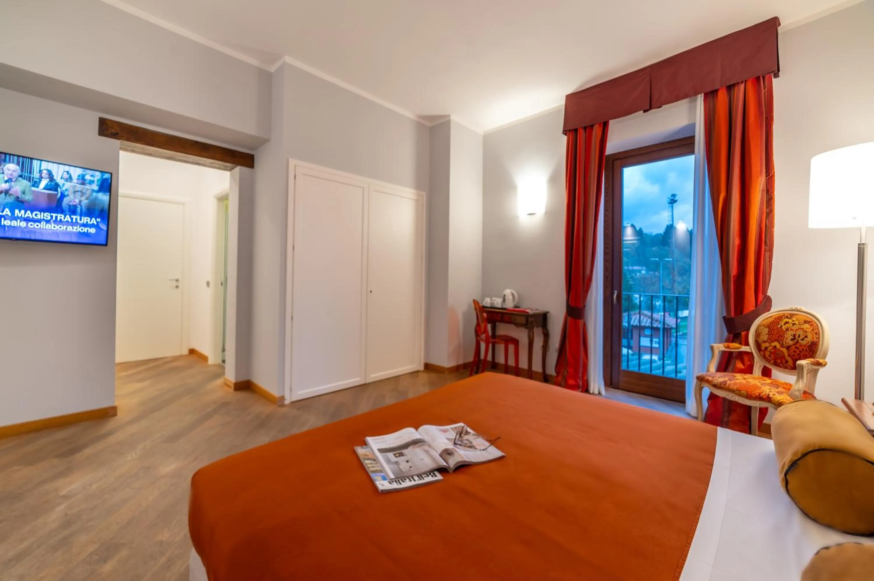 TV and multimedia, Bed in Albergo Falterona