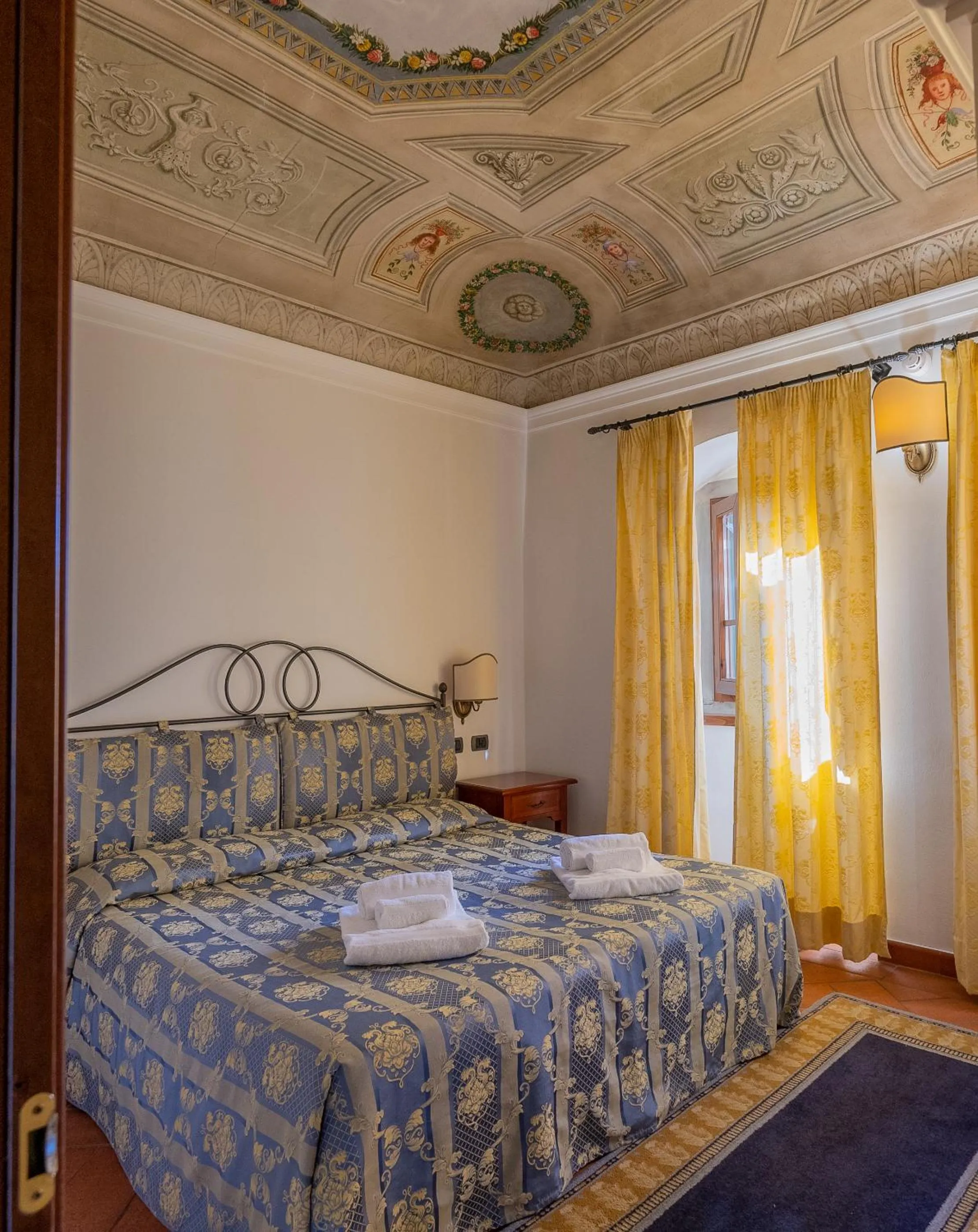 Bed in Albergo Falterona