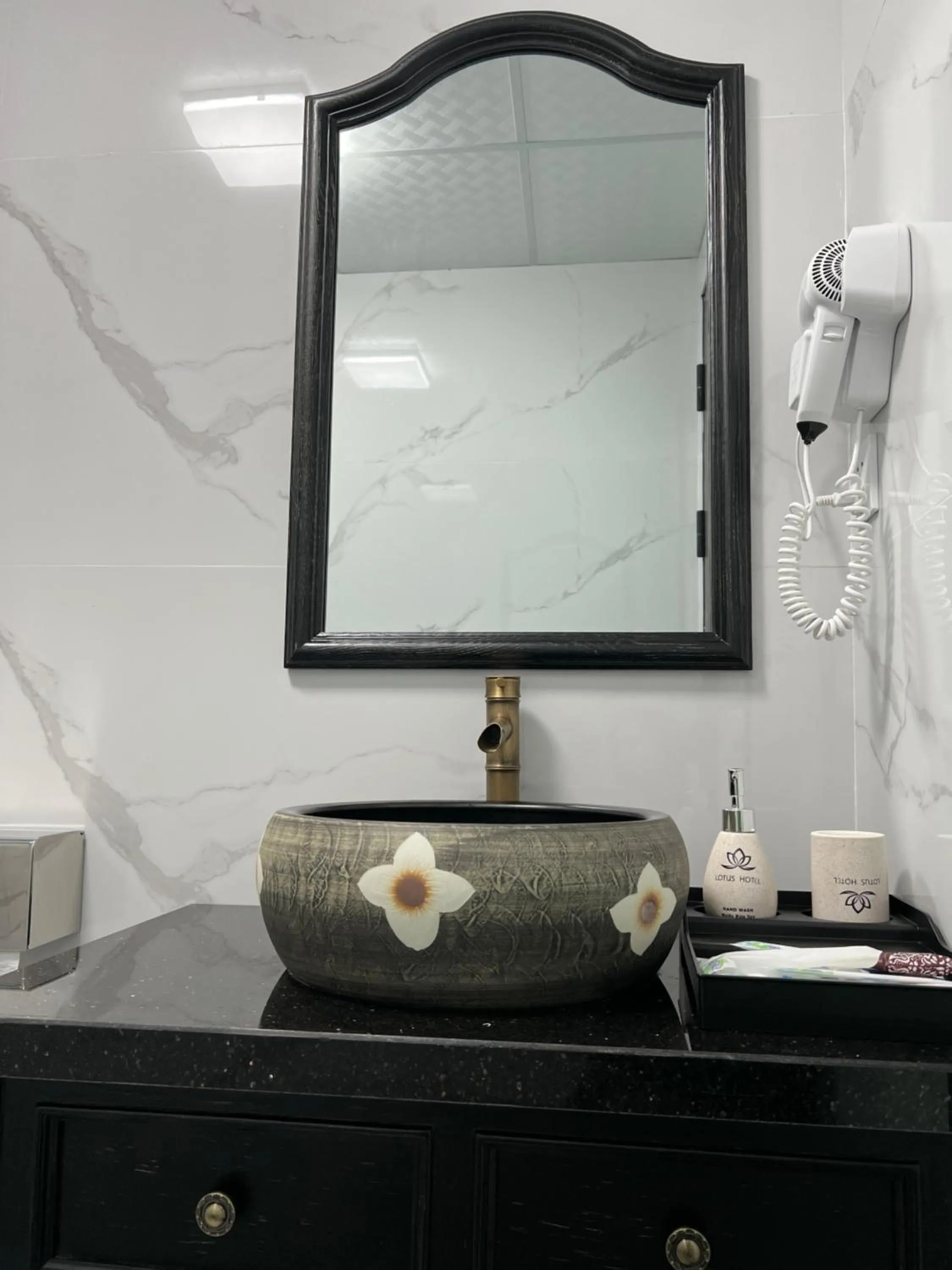 Toilet in Lotus Hotel Ninh Bình