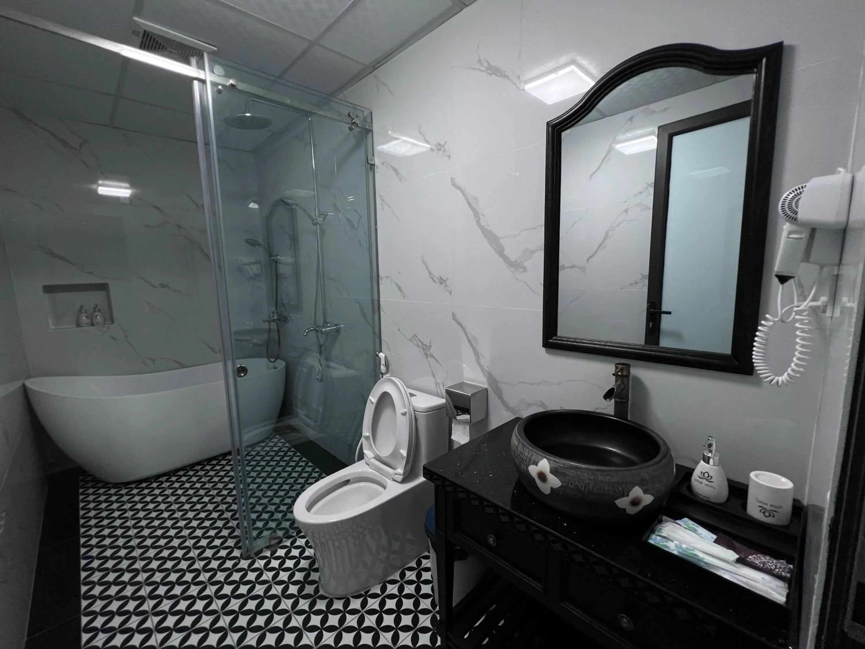 Shower in Lotus Hotel Ninh Bình