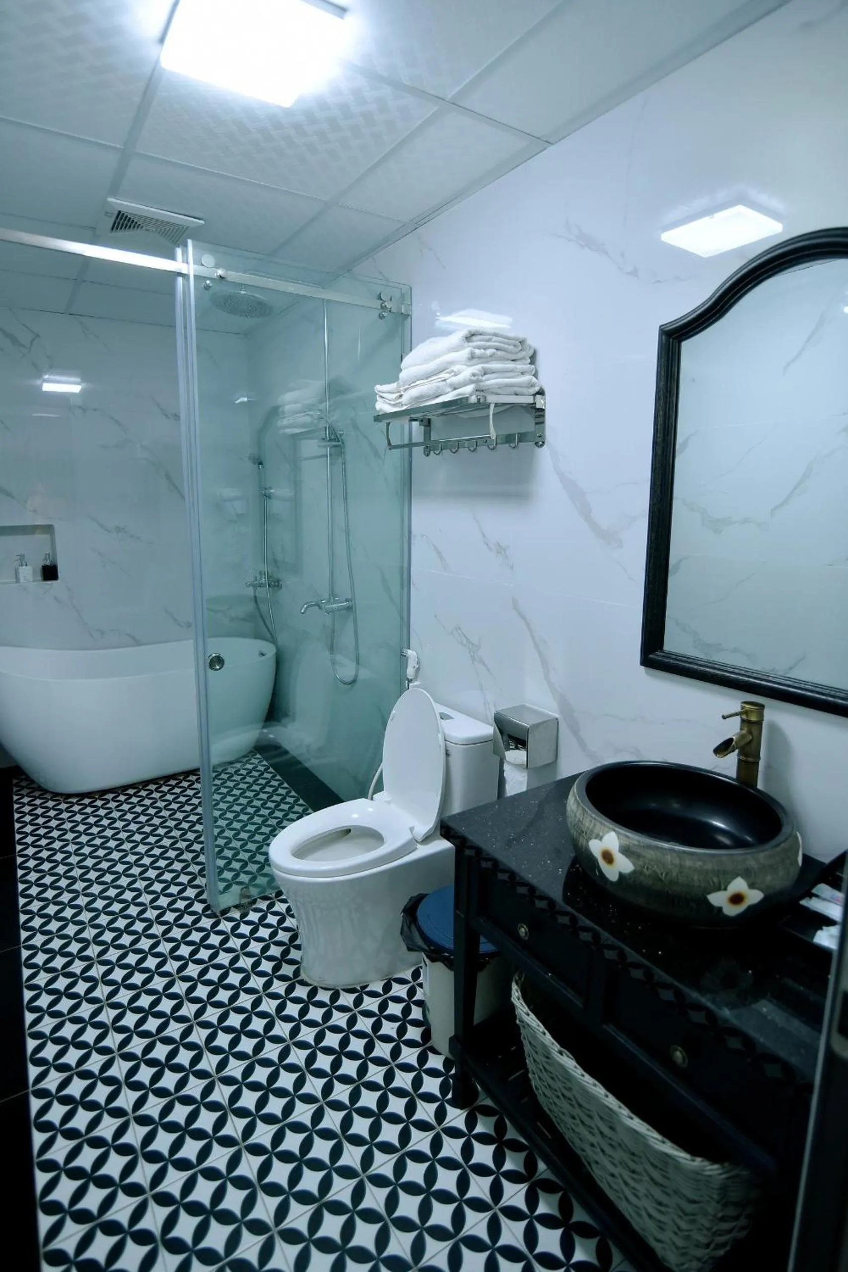 Shower in Lotus Hotel Ninh Bình