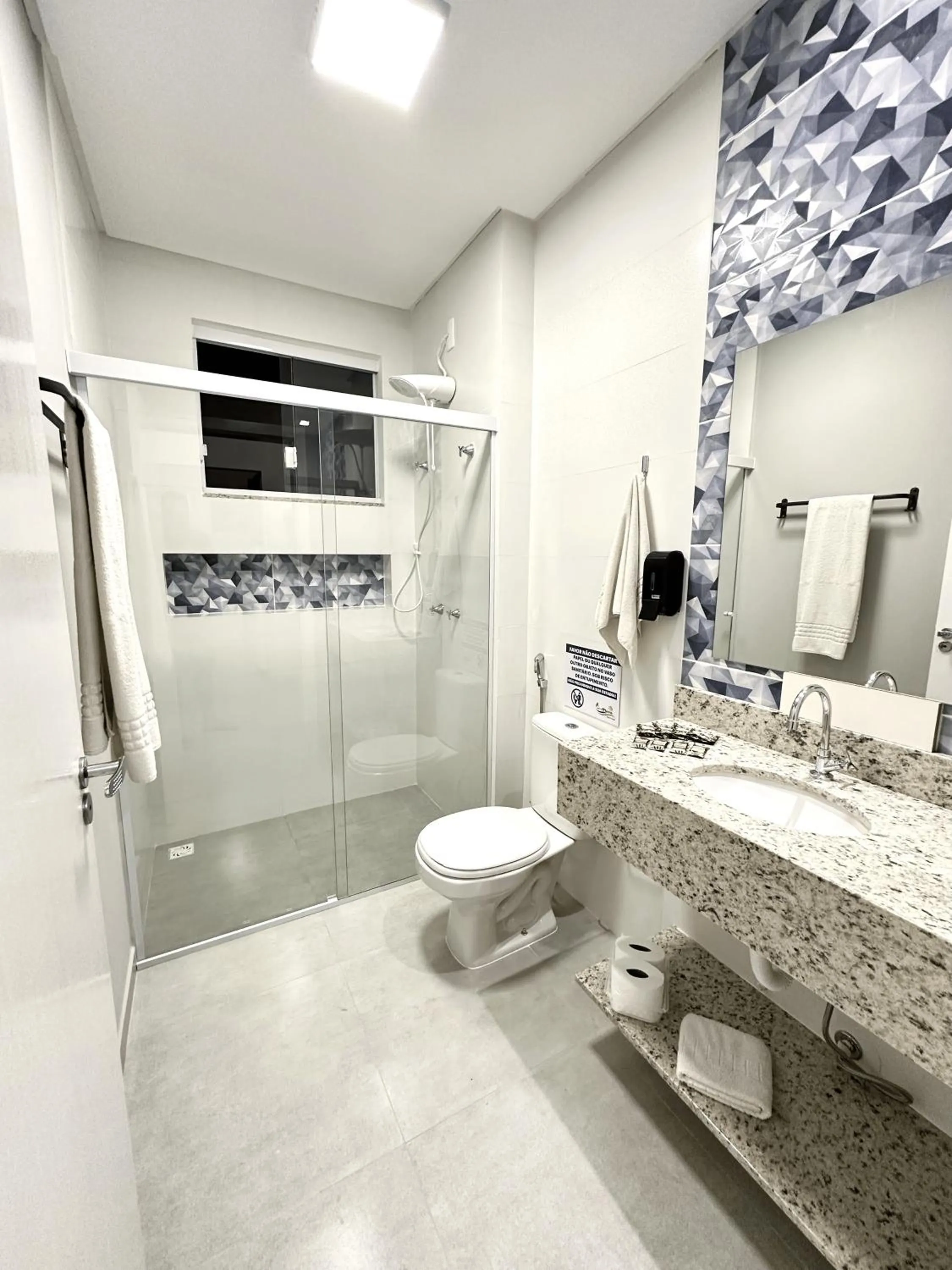 Shower in Ecomarine Apart-hotel 800 m Beto Carrero