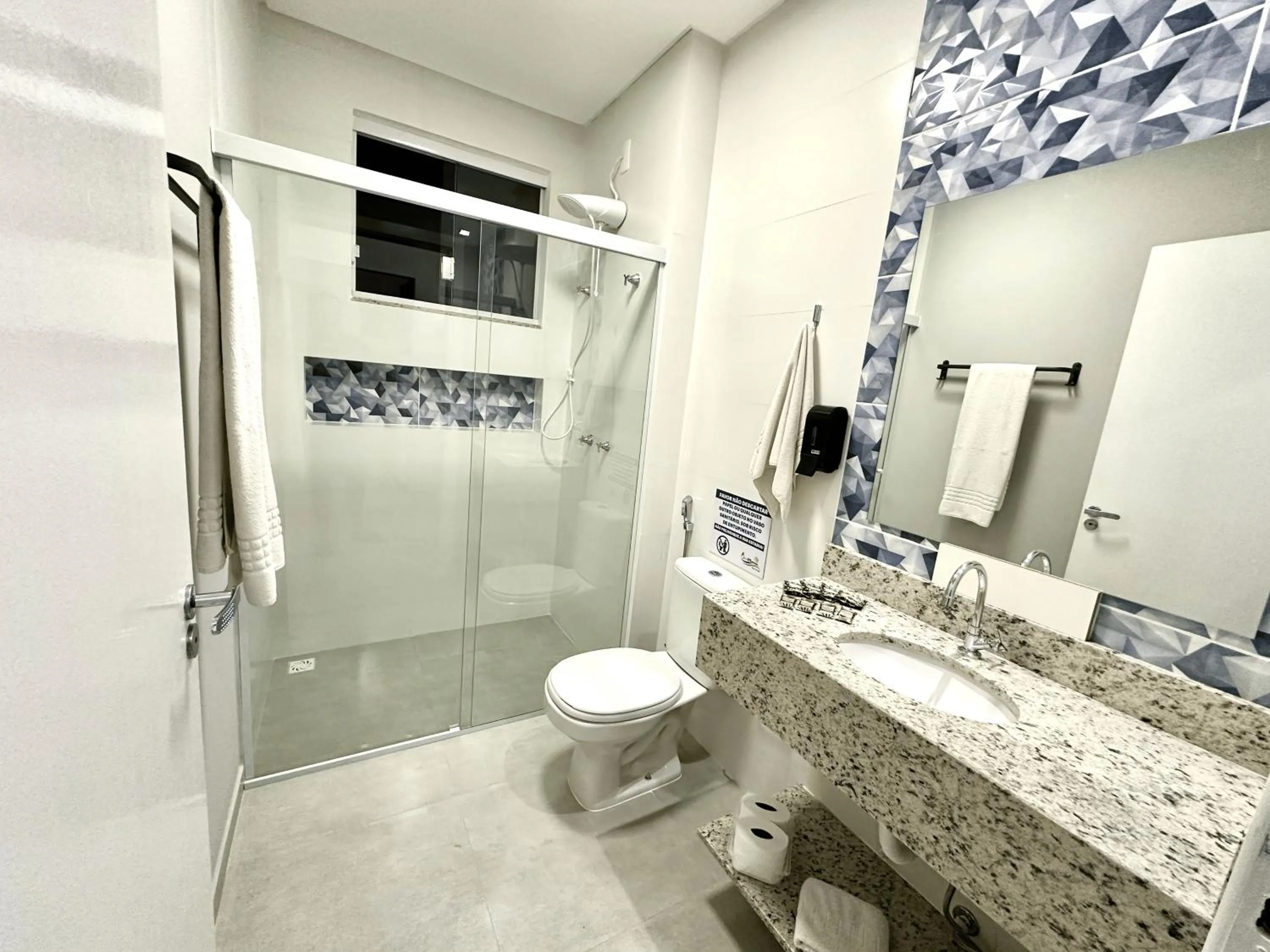 Shower in Ecomarine Apart-hotel 800 m Beto Carrero