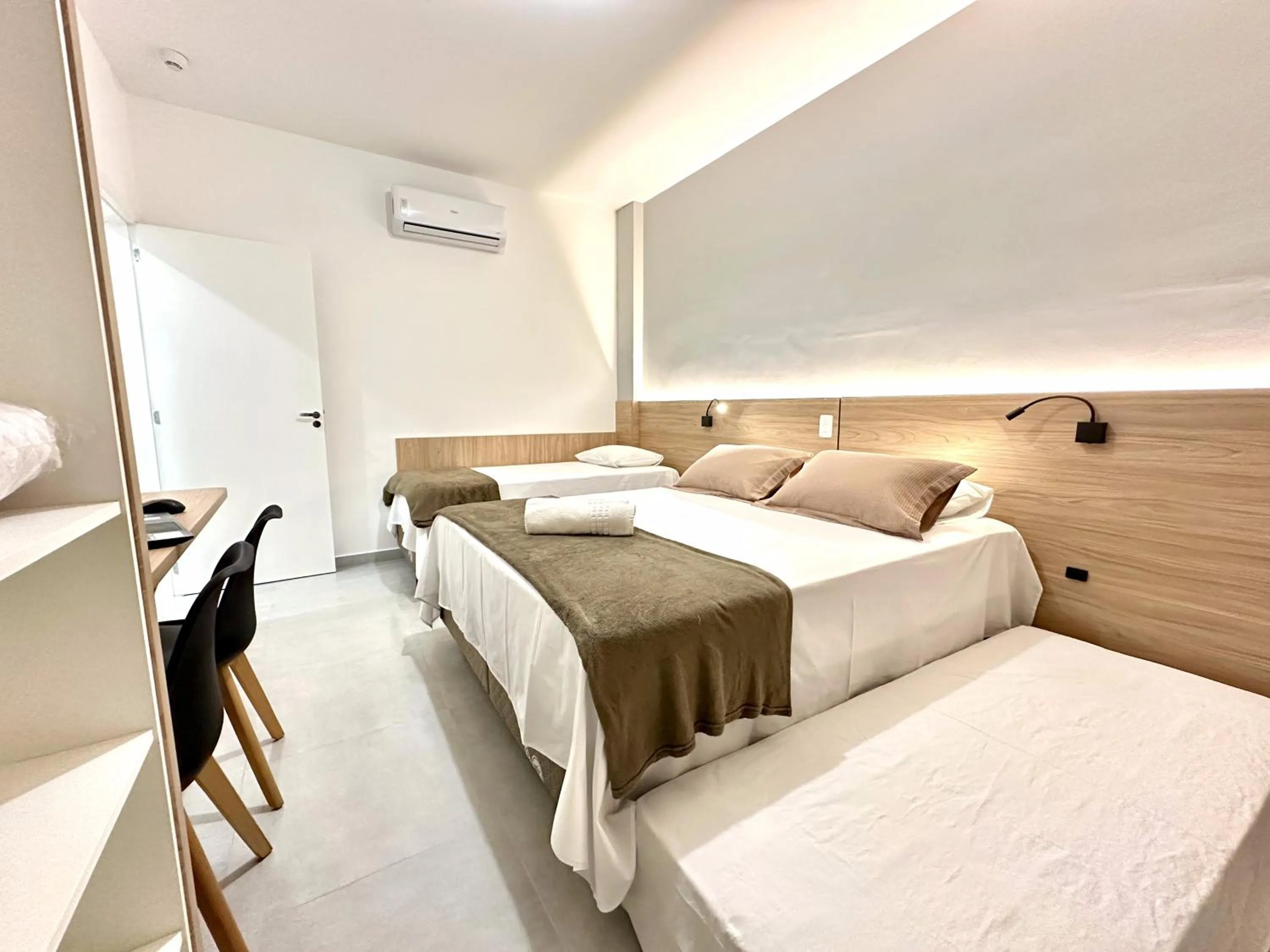 Photo of the whole room, Bed in Ecomarine Apart-hotel 800 m Beto Carrero