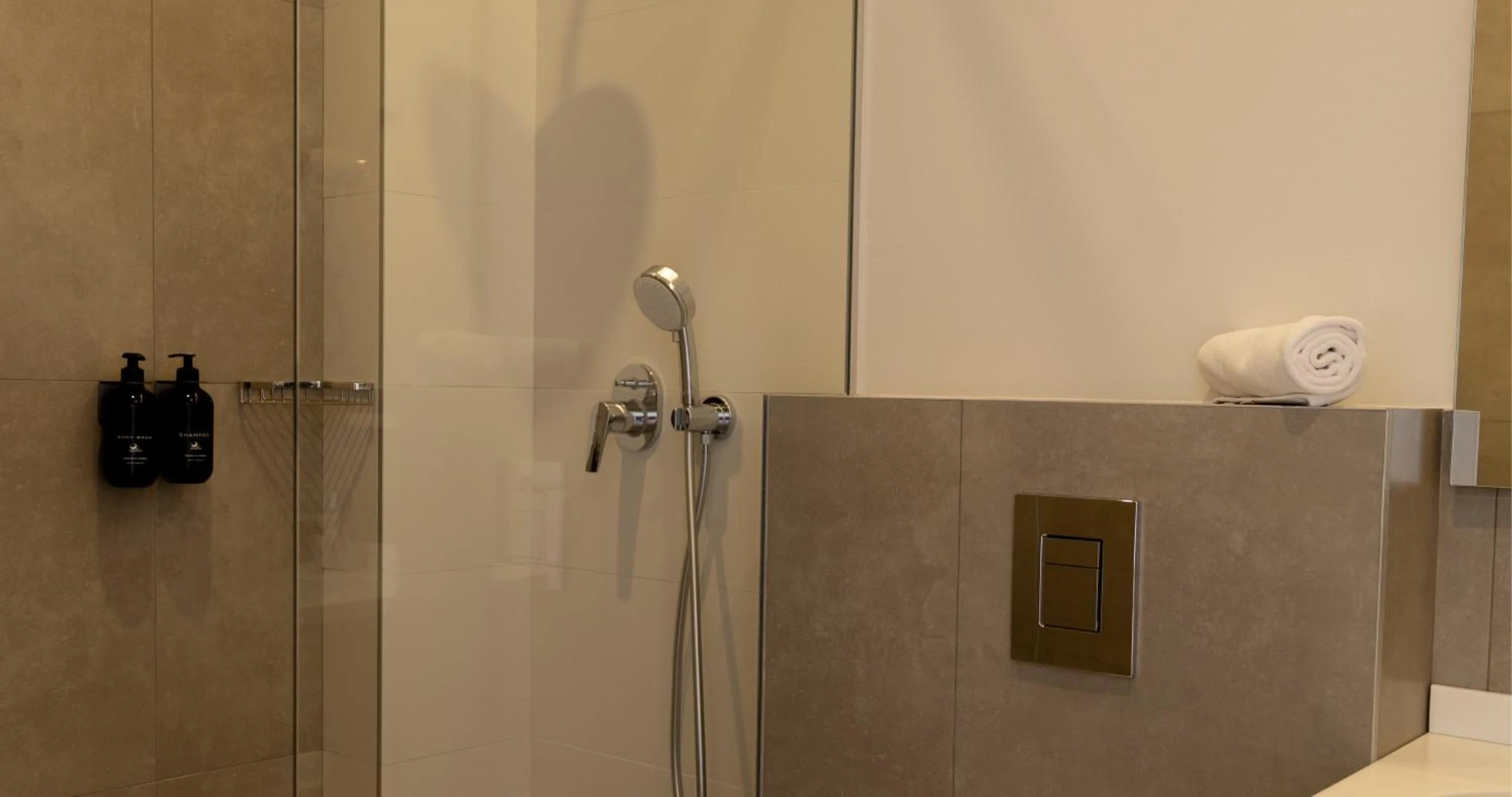 Shower in Dilijani Tun Hotel & Restaurant