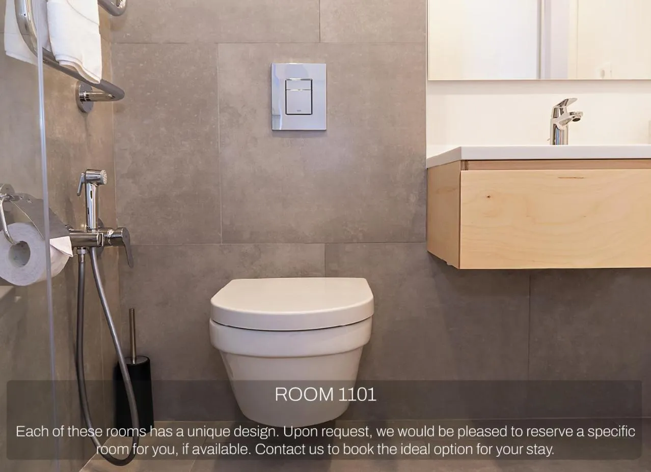 Toilet in Dilijani Tun Hotel & Restaurant