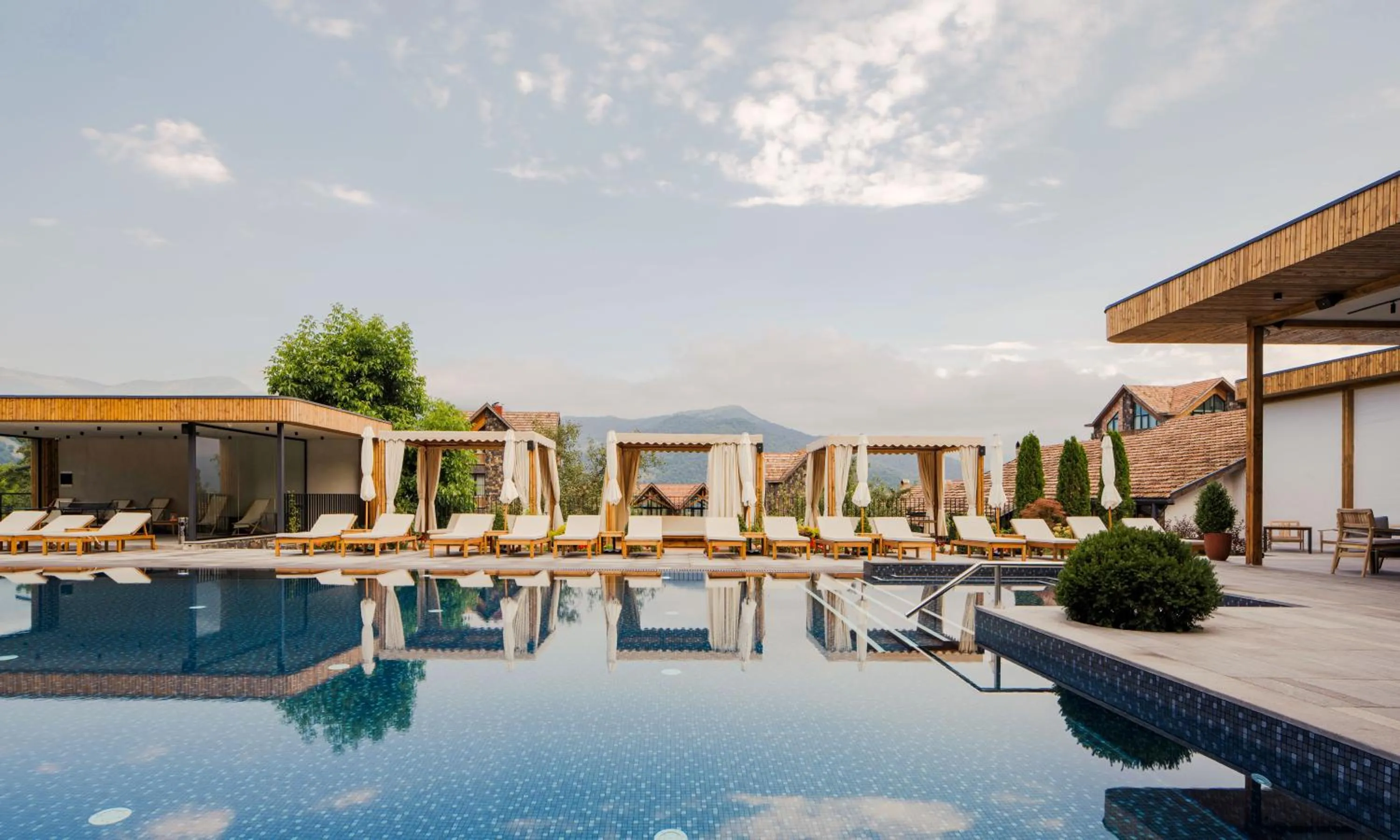 Swimming pool in Dilijani Tun Hotel & Restaurant