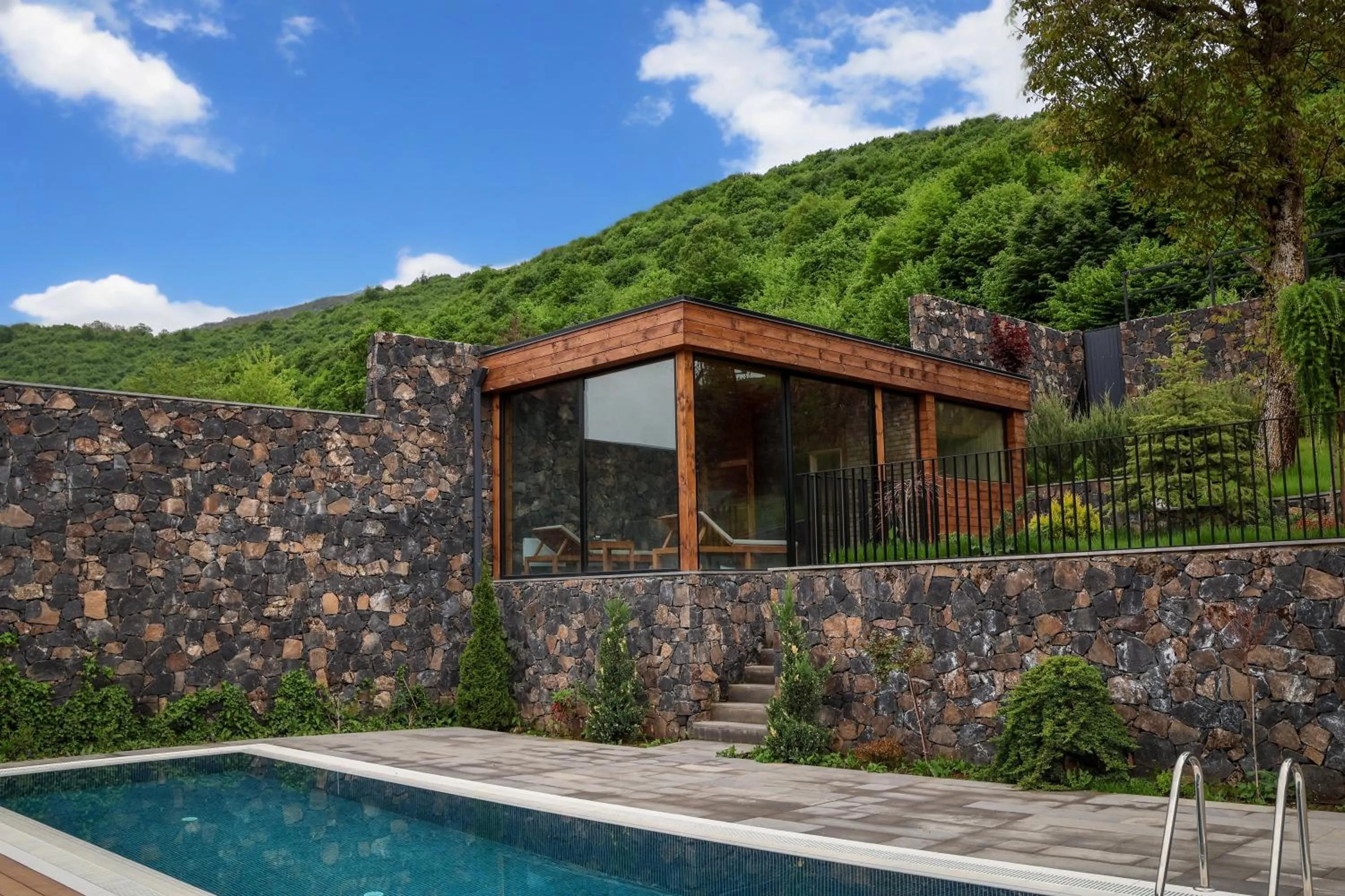 Patio in Dilijani Tun Hotel & Restaurant