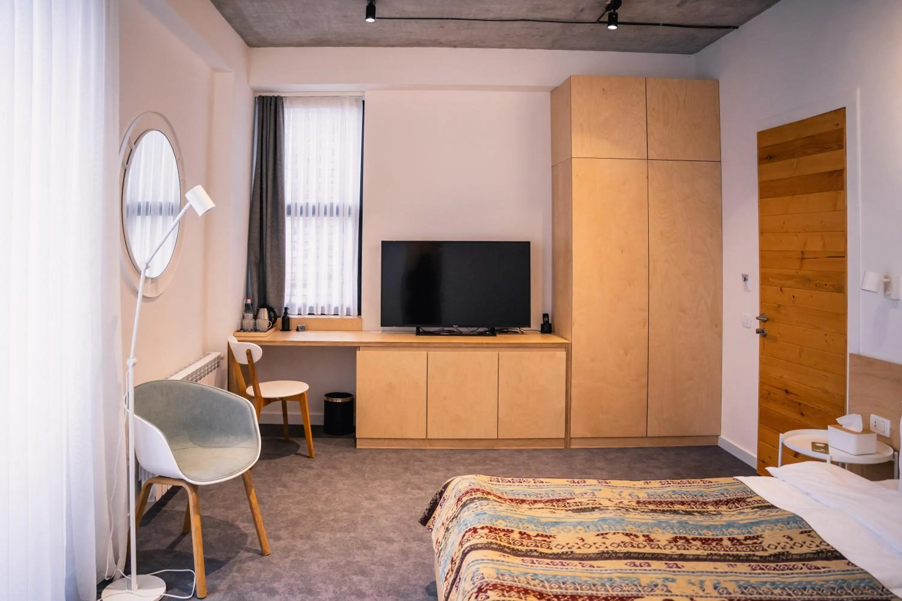 Communal lounge/ TV room, Bed in Dilijani Tun Hotel & Restaurant