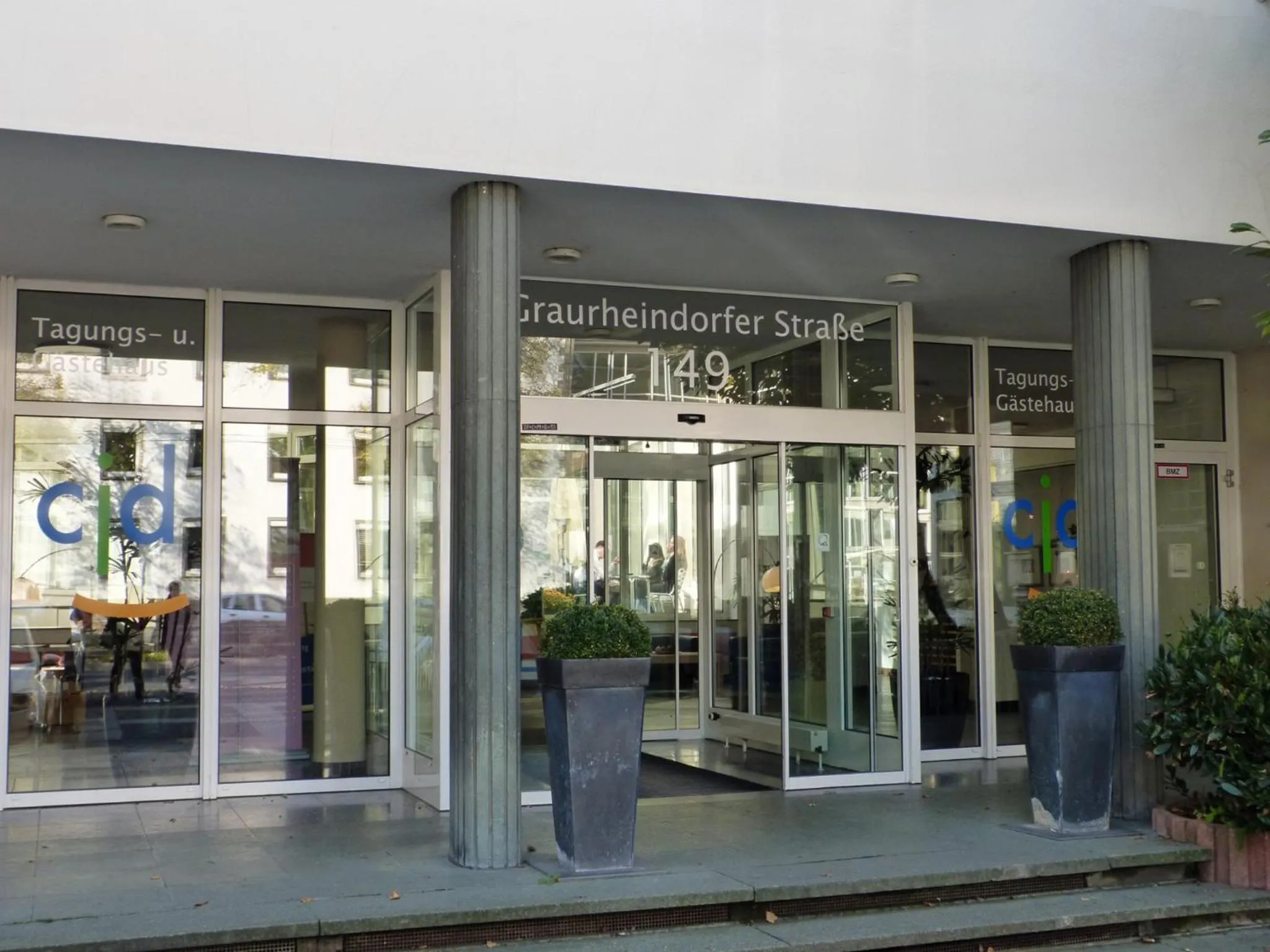 Facade/entrance in CJD Bonn Castell