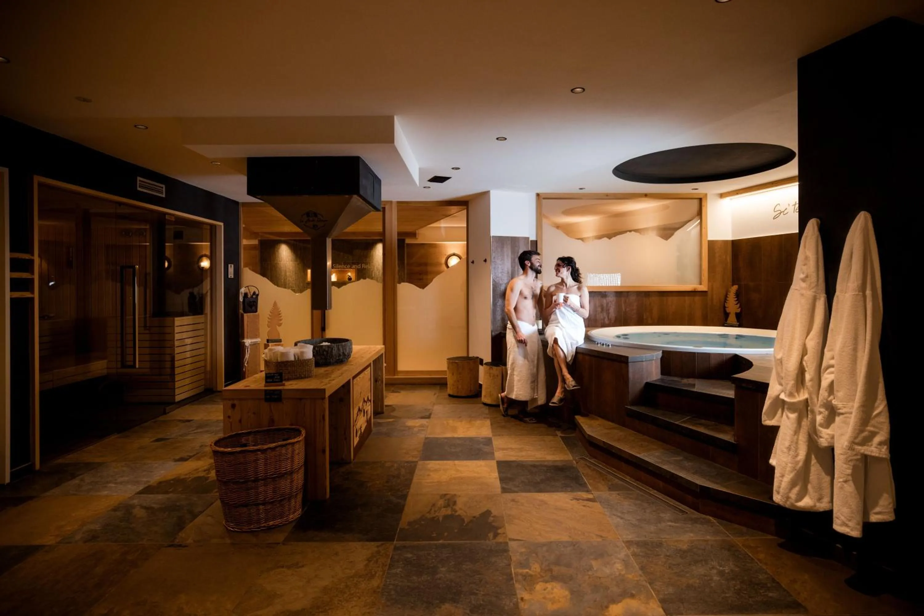 Hot Tub, Bed in Hotel Li Anta Rossa - Adults Only