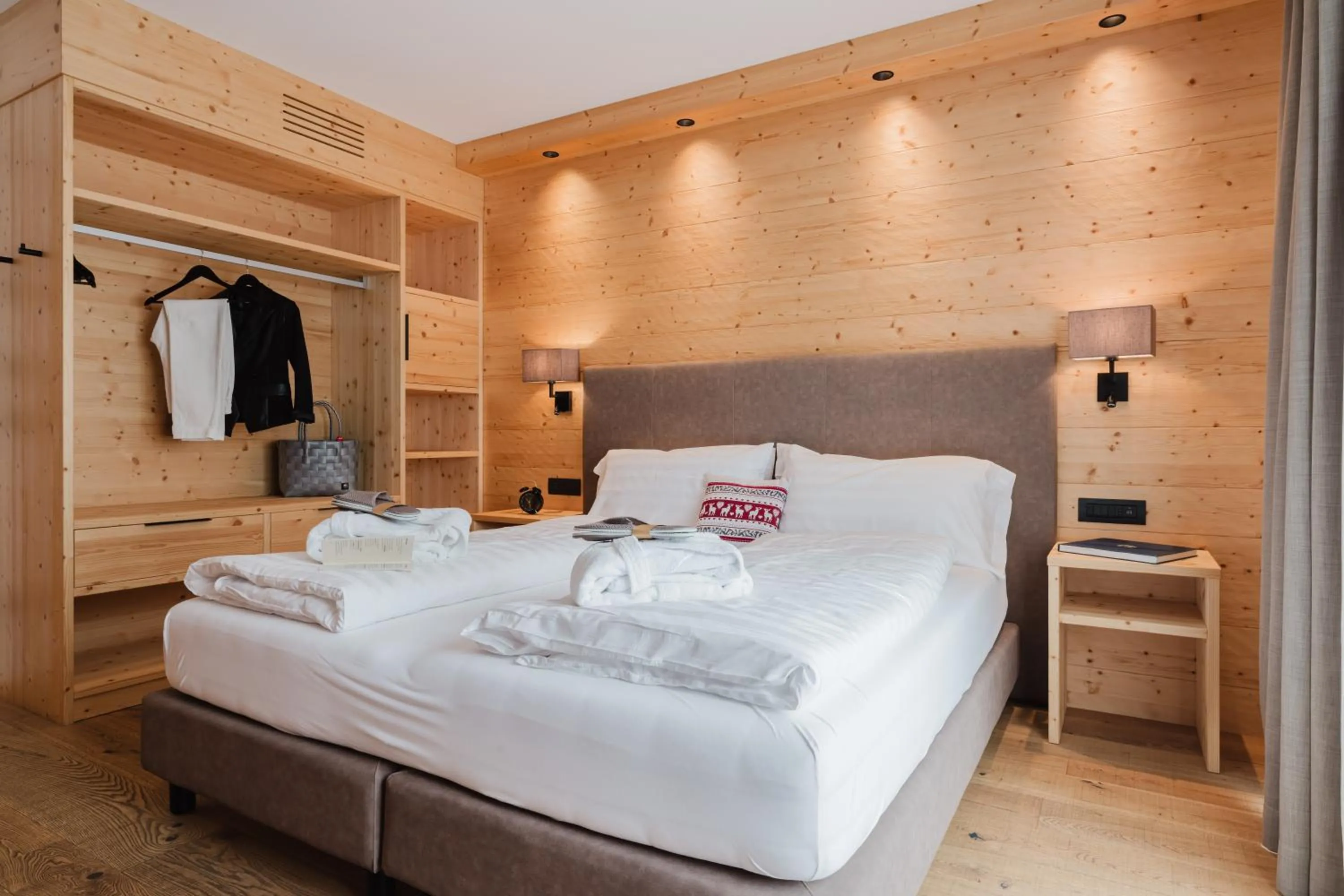 Bedroom, Bed in Hotel Li Anta Rossa - Adults Only