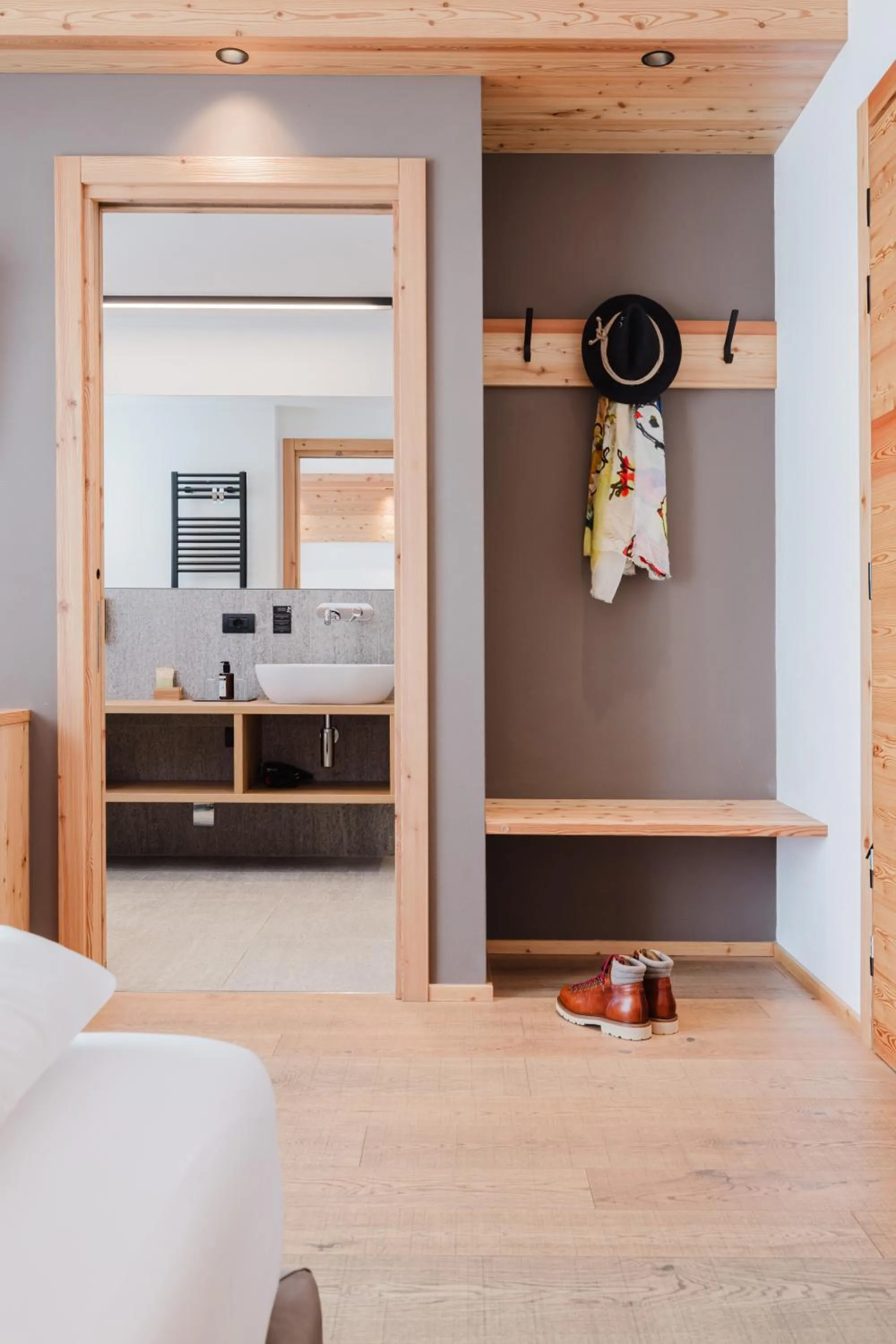 Bathroom, Bed in Hotel Li Anta Rossa - Adults Only