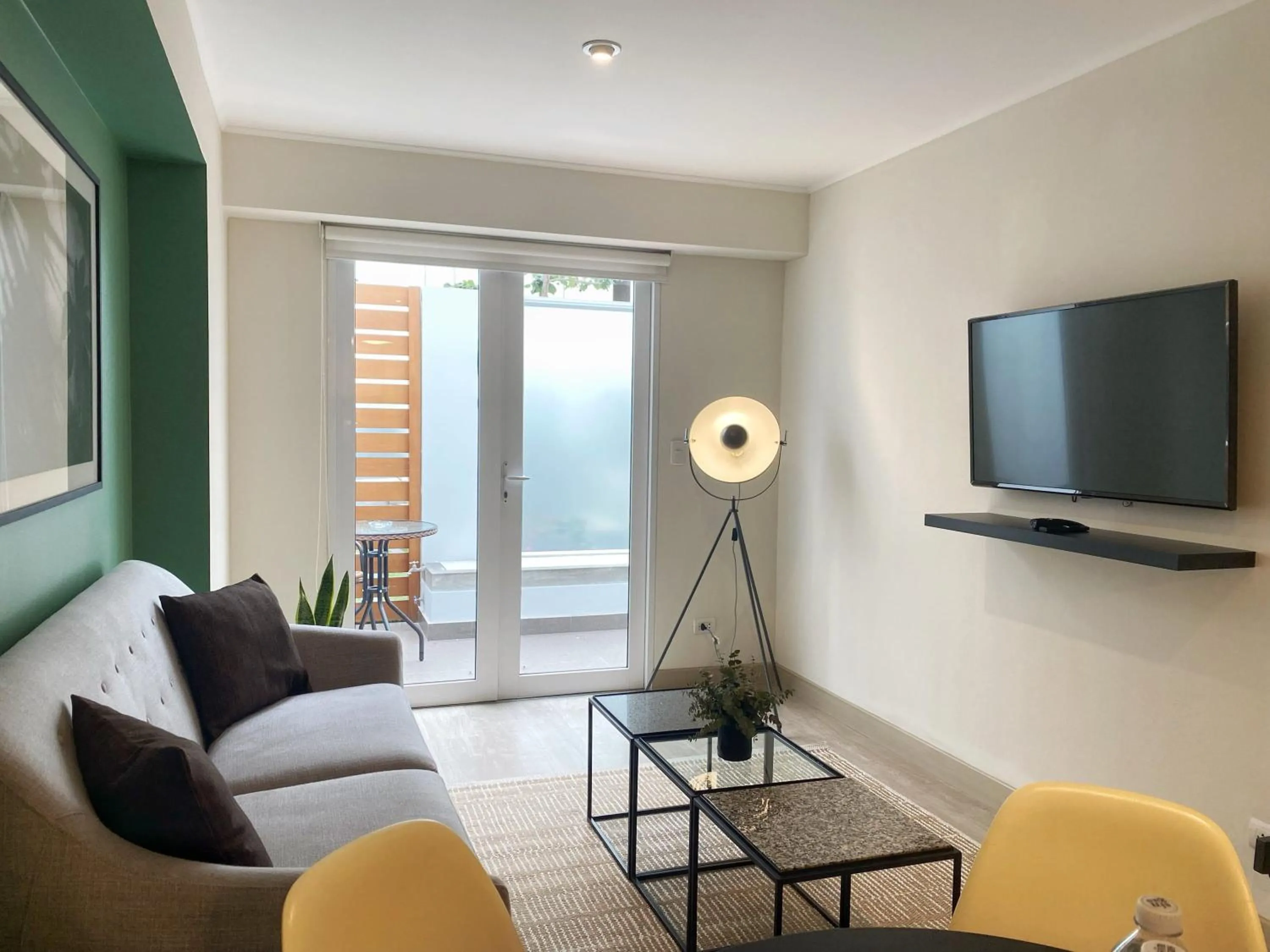 Living room in Osma by Wynwood House