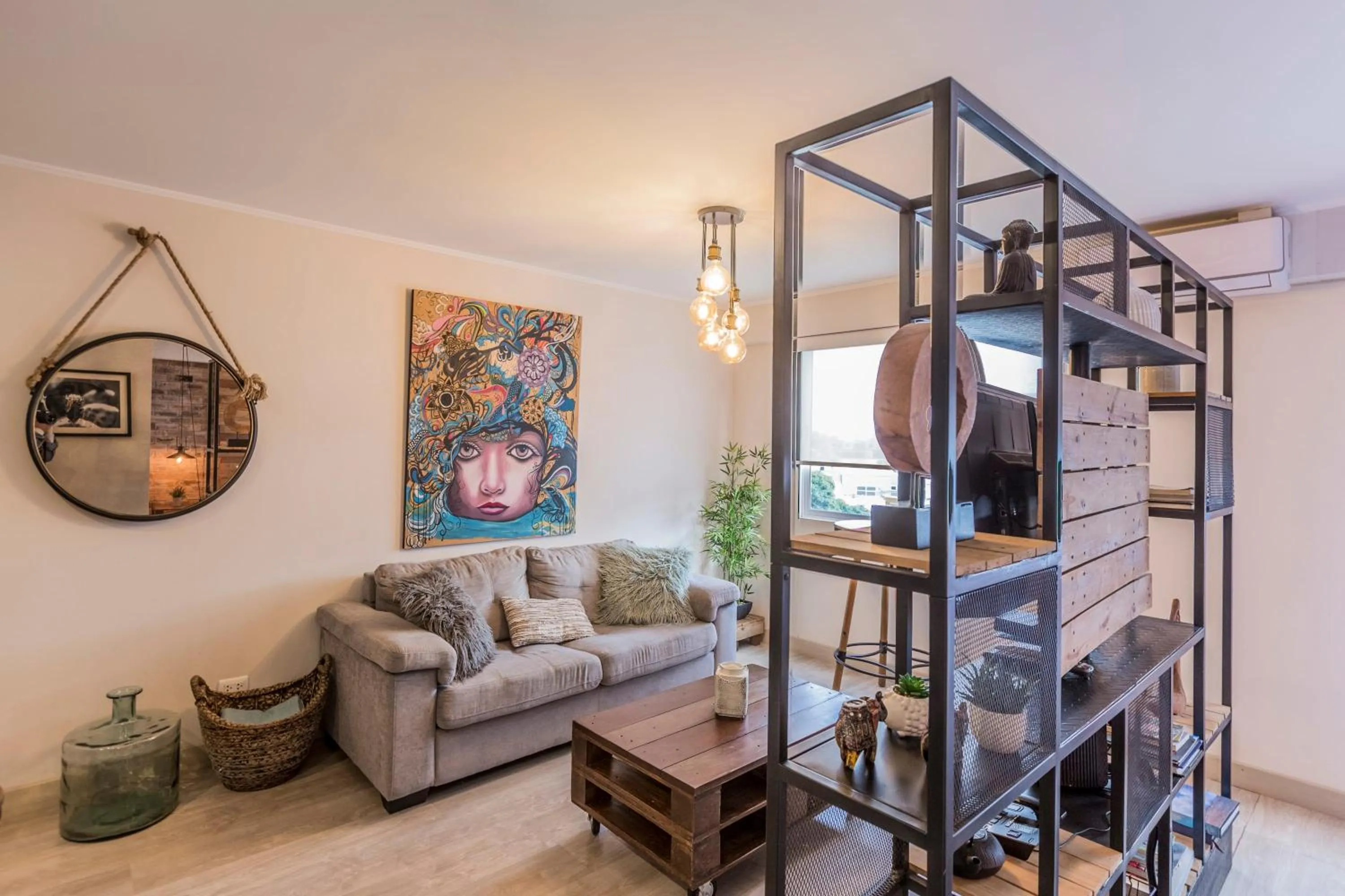 TV and multimedia in Osma by Wynwood House