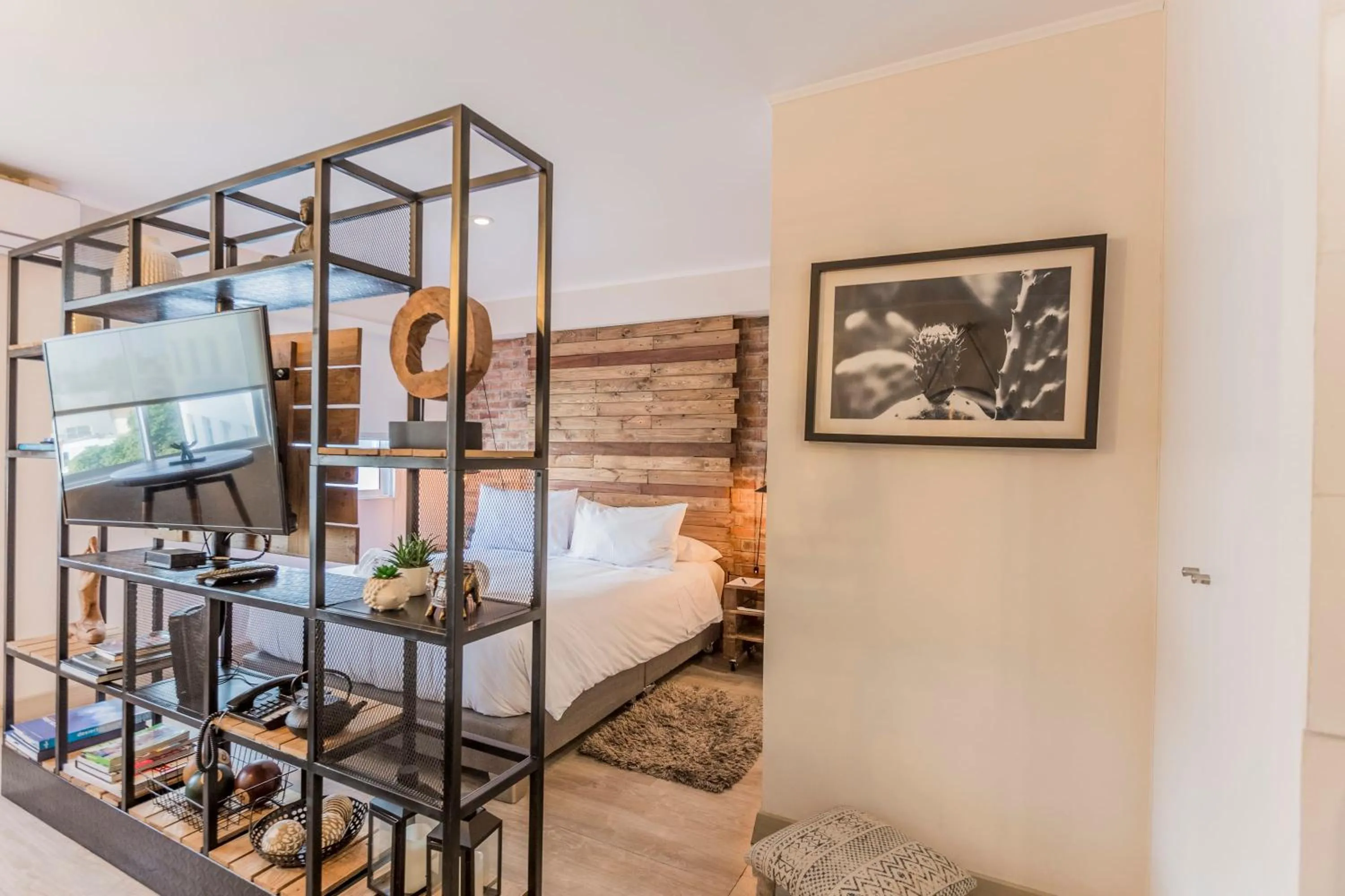 Living room in Osma by Wynwood House