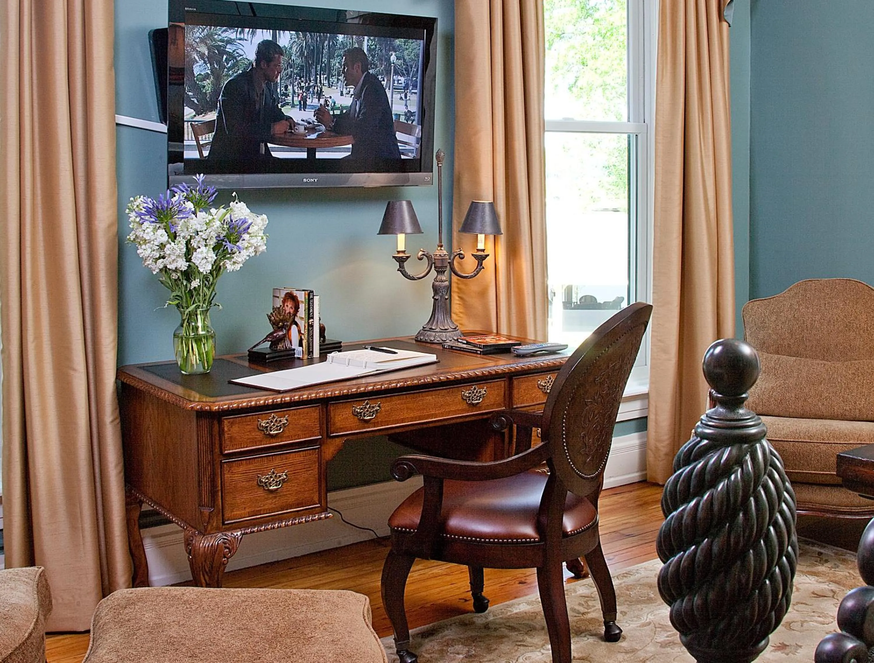 Seating area in Riverside Inn Bed and Breakfast