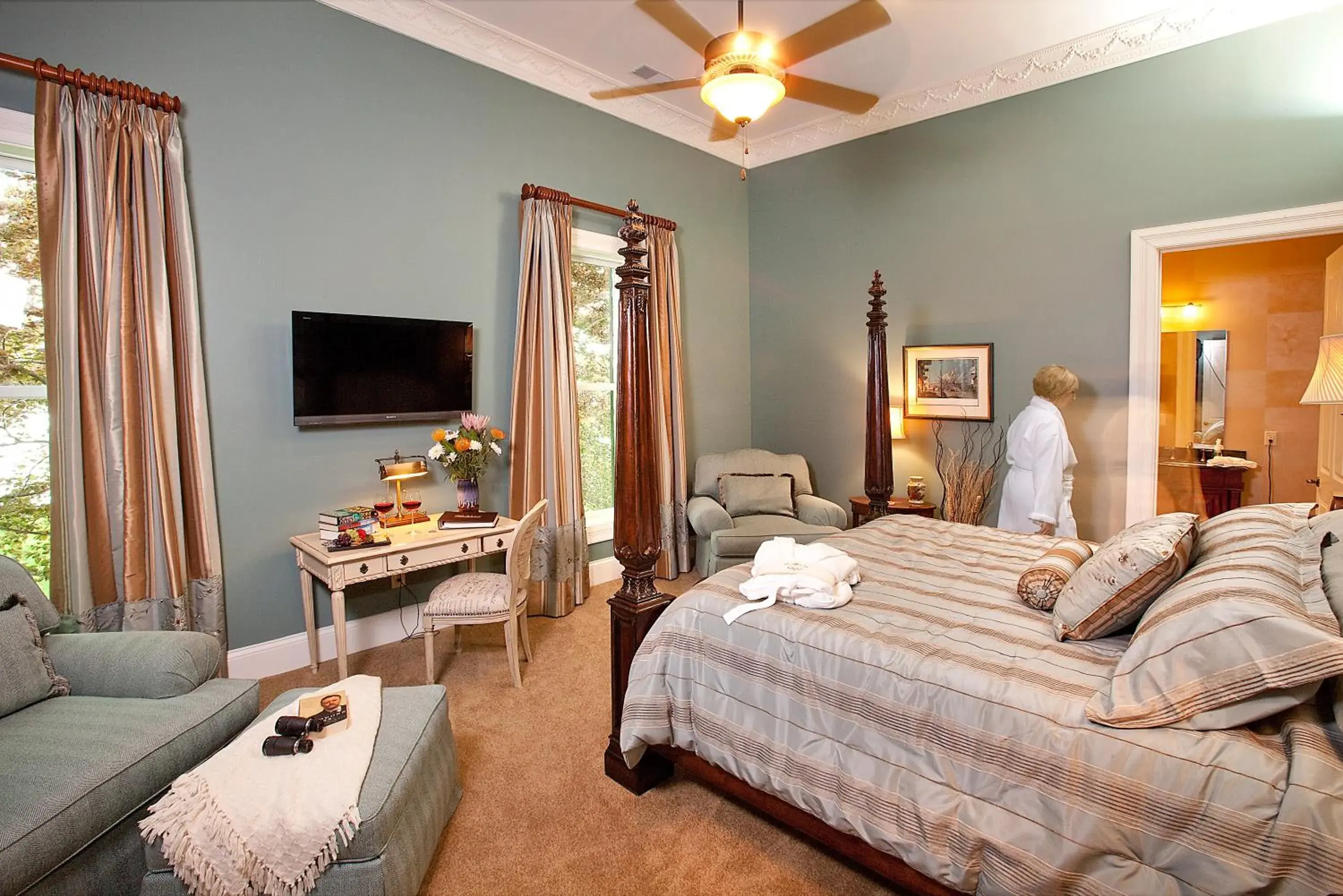 King Suite in Riverside Inn Bed and Breakfast King Suite in Riverside Inn Bed and Breakfast