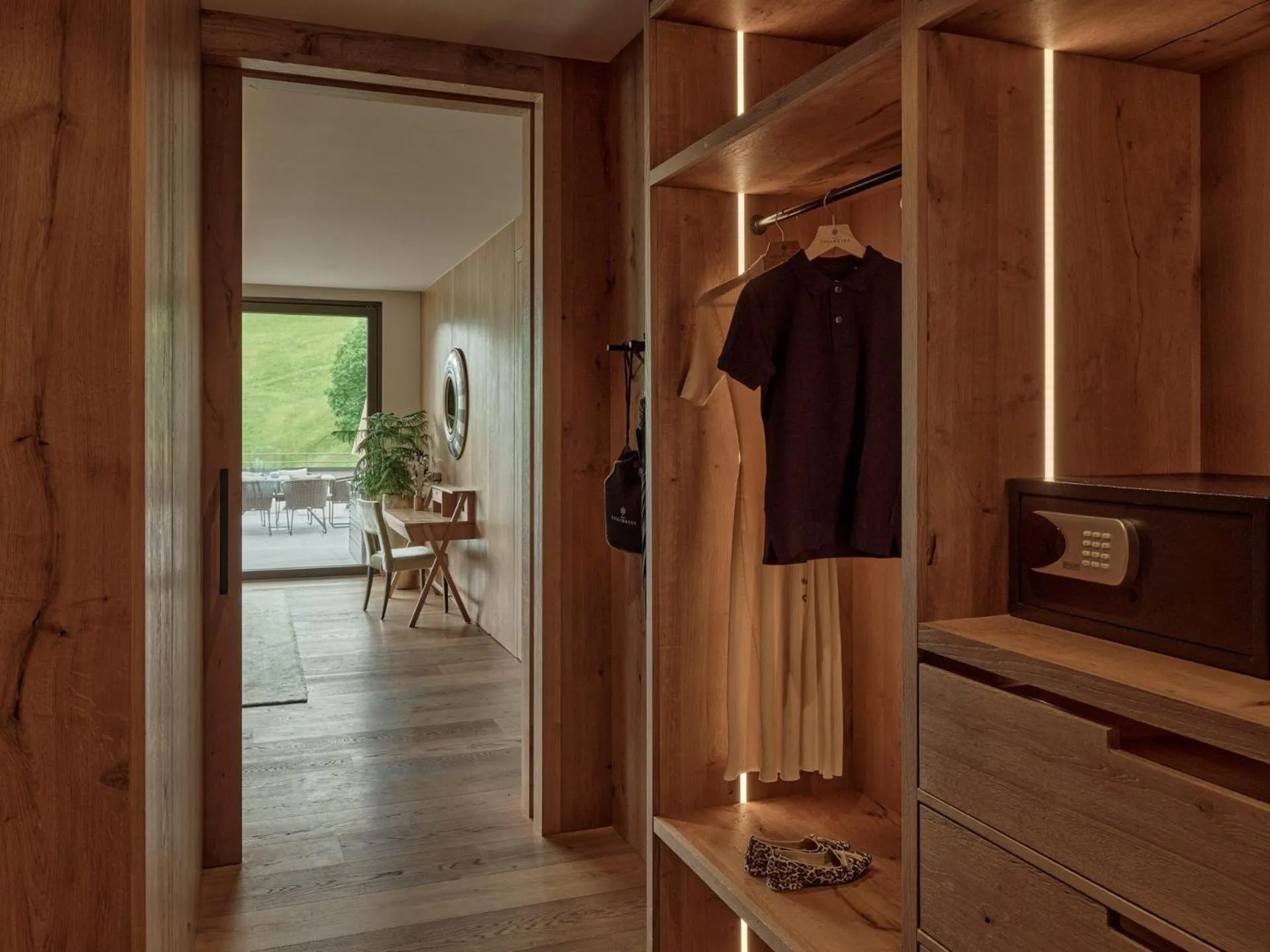 wardrobe in DAS EDELWEISS - Salzburg Mountain Resort
