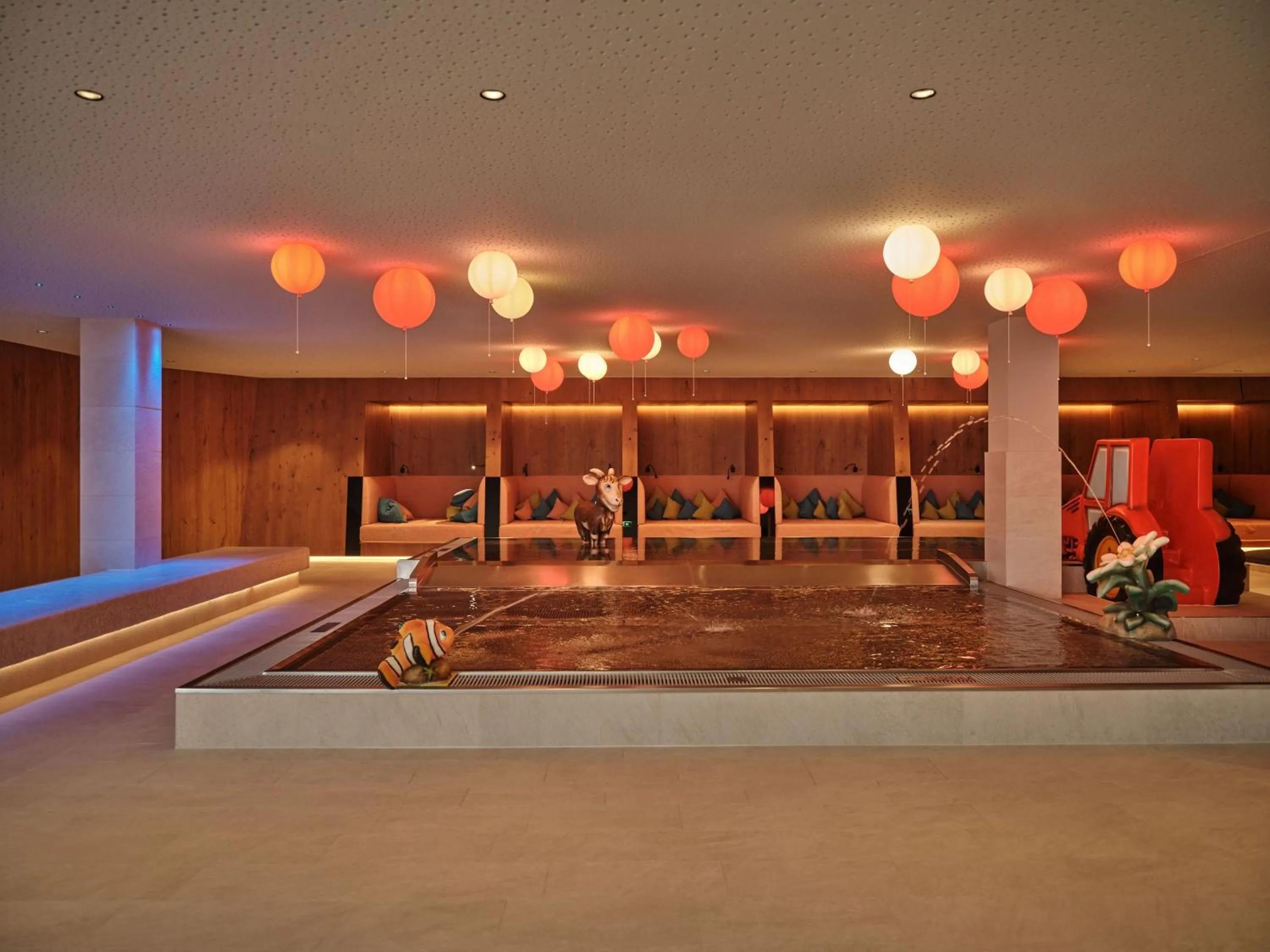 Swimming pool in DAS EDELWEISS - Salzburg Mountain Resort