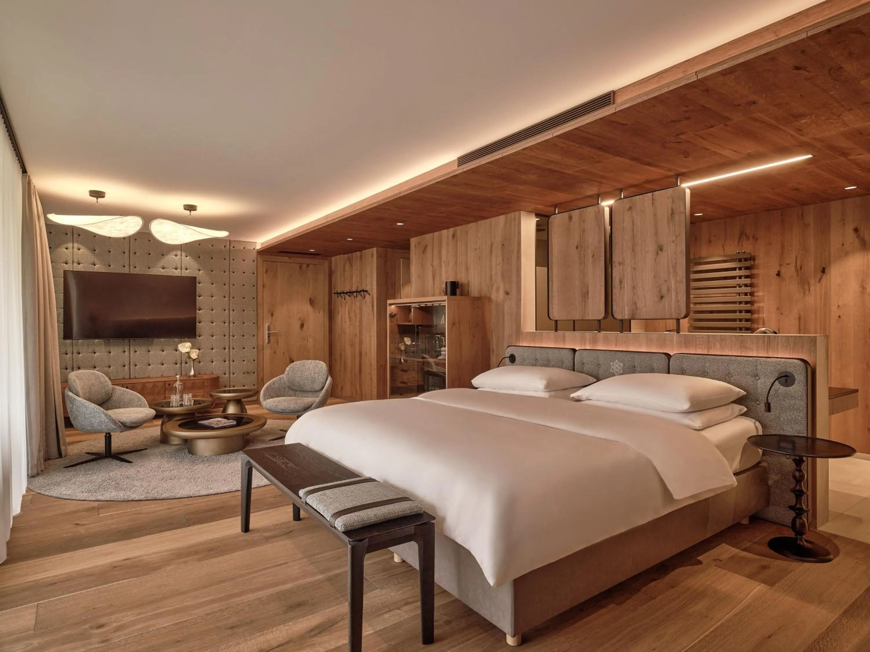 Bedroom, Bed in DAS EDELWEISS - Salzburg Mountain Resort