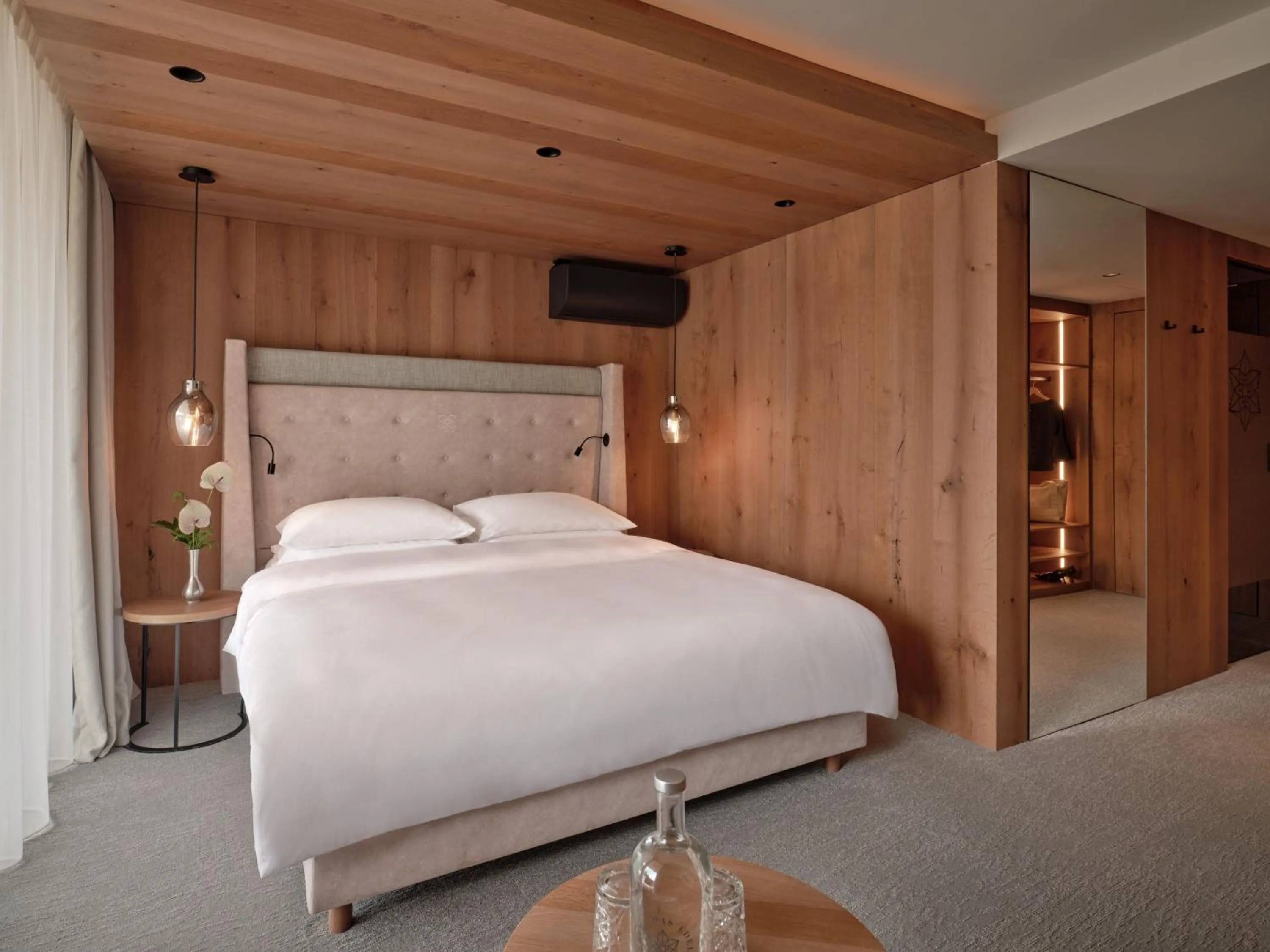 Bedroom, Bed in DAS EDELWEISS - Salzburg Mountain Resort