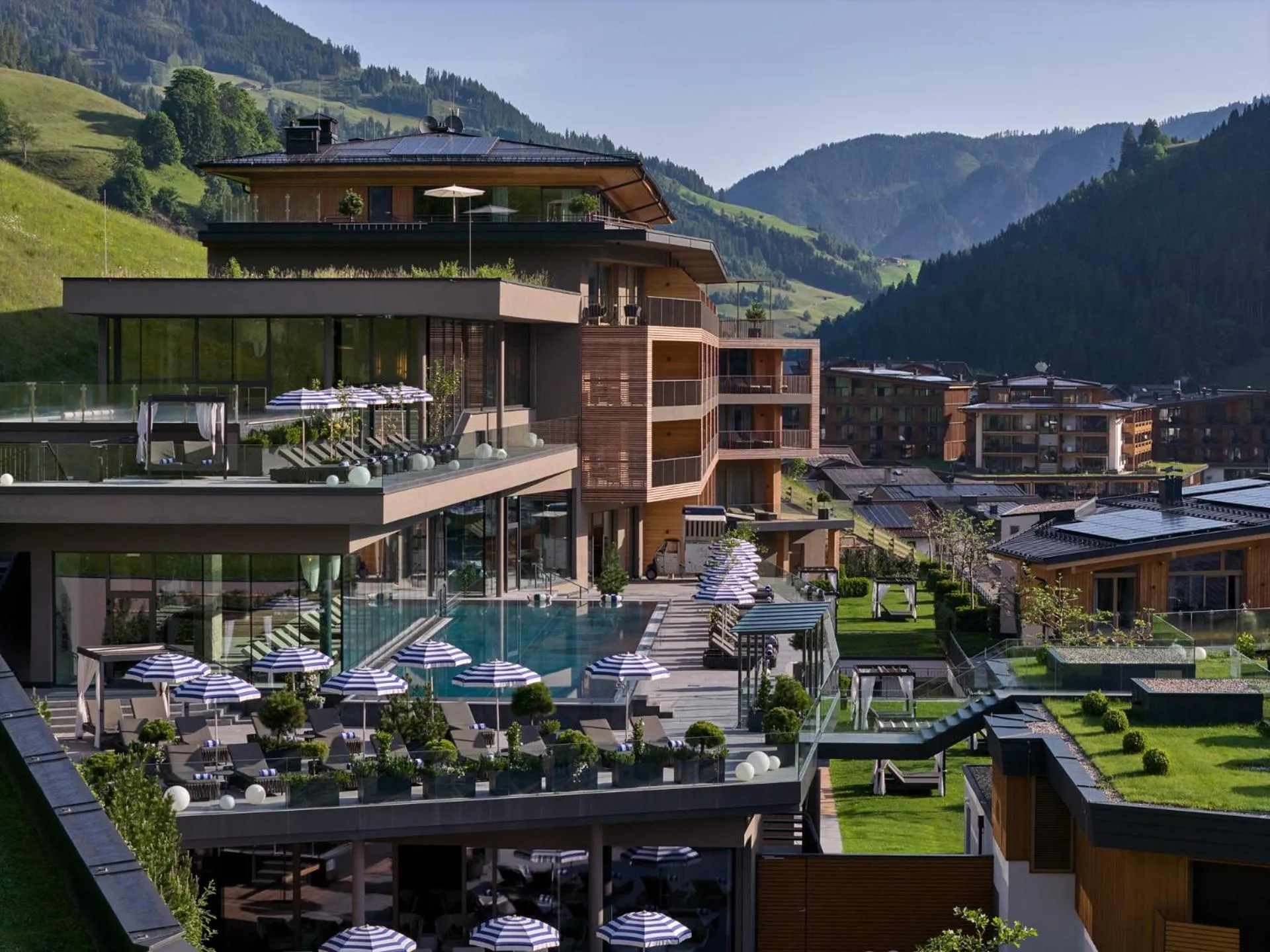 Property building in DAS EDELWEISS - Salzburg Mountain Resort