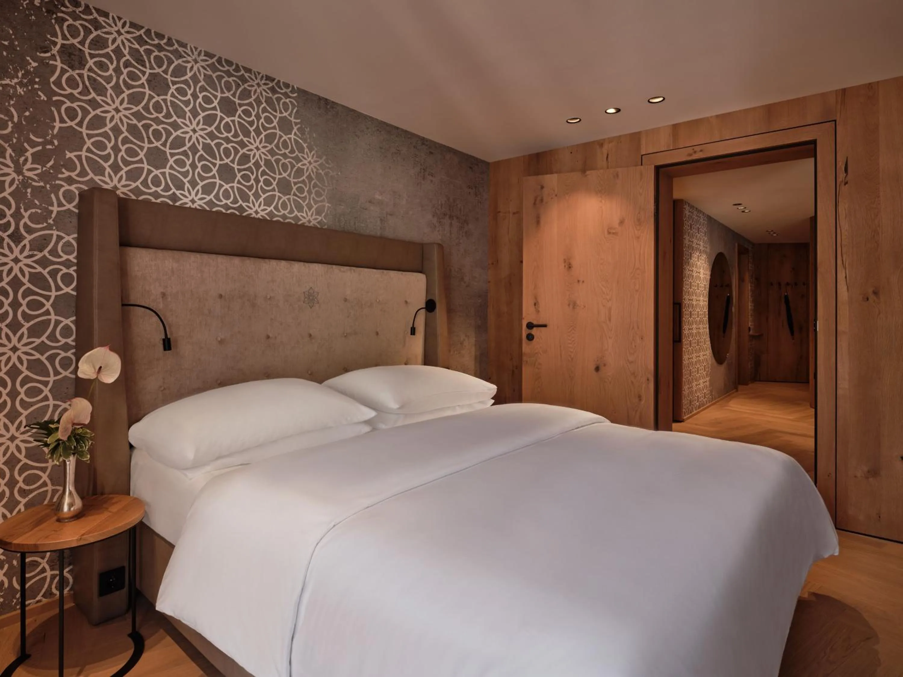 Bedroom, Bed in DAS EDELWEISS - Salzburg Mountain Resort