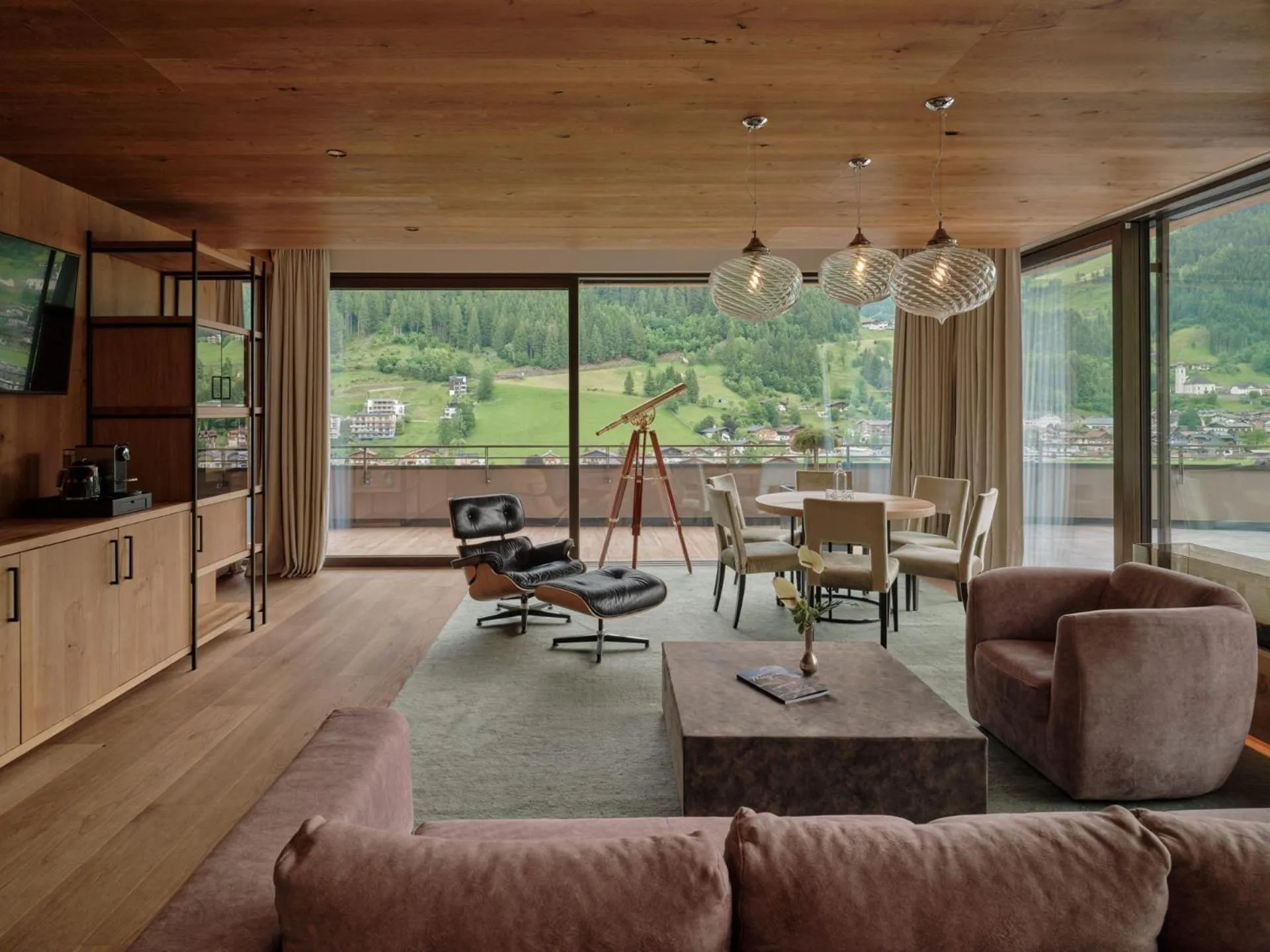 Living room in DAS EDELWEISS - Salzburg Mountain Resort