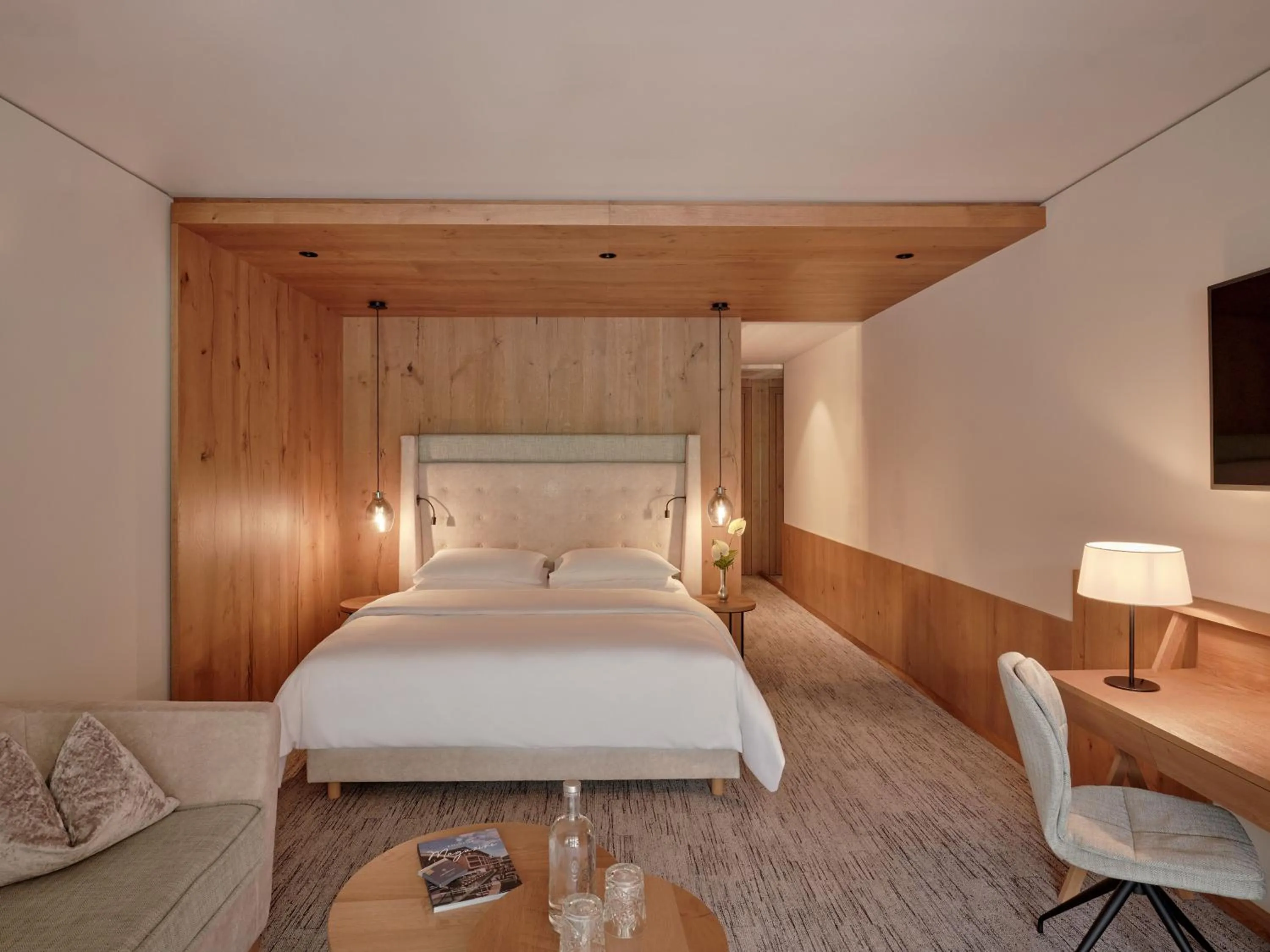 Bedroom, Bed in DAS EDELWEISS - Salzburg Mountain Resort