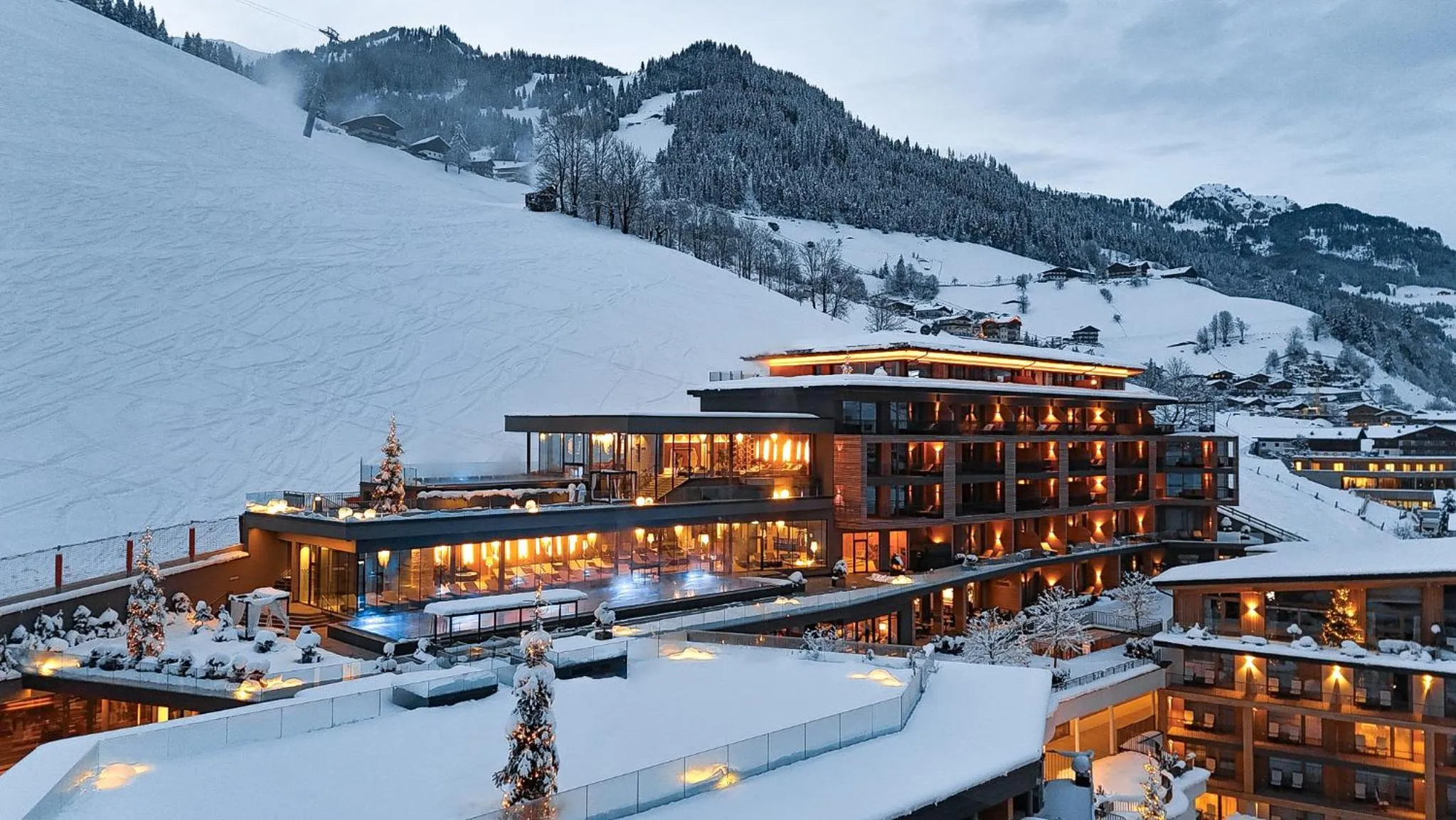 Property building in DAS EDELWEISS - Salzburg Mountain Resort